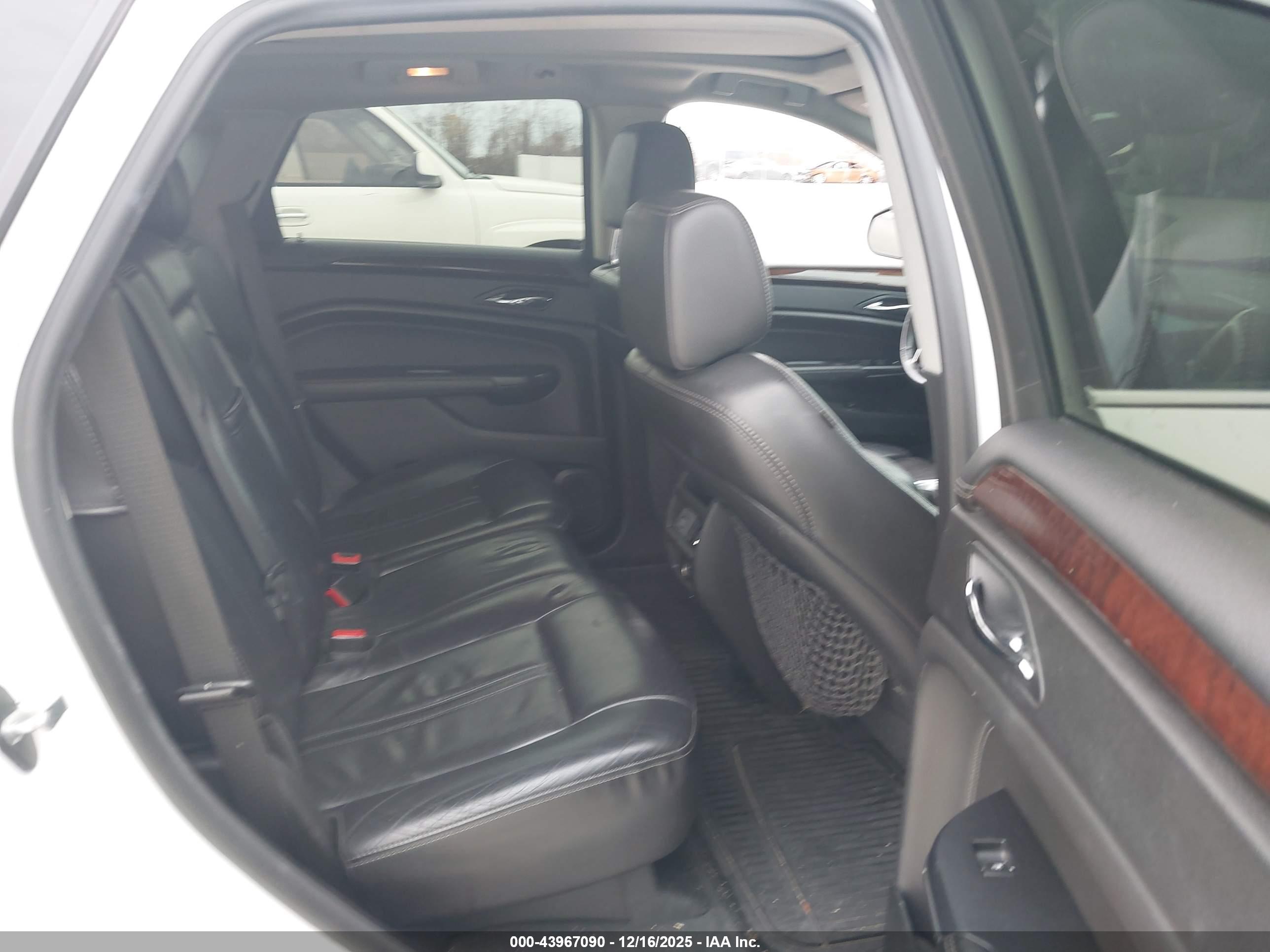 CADILLAC SRX image 8