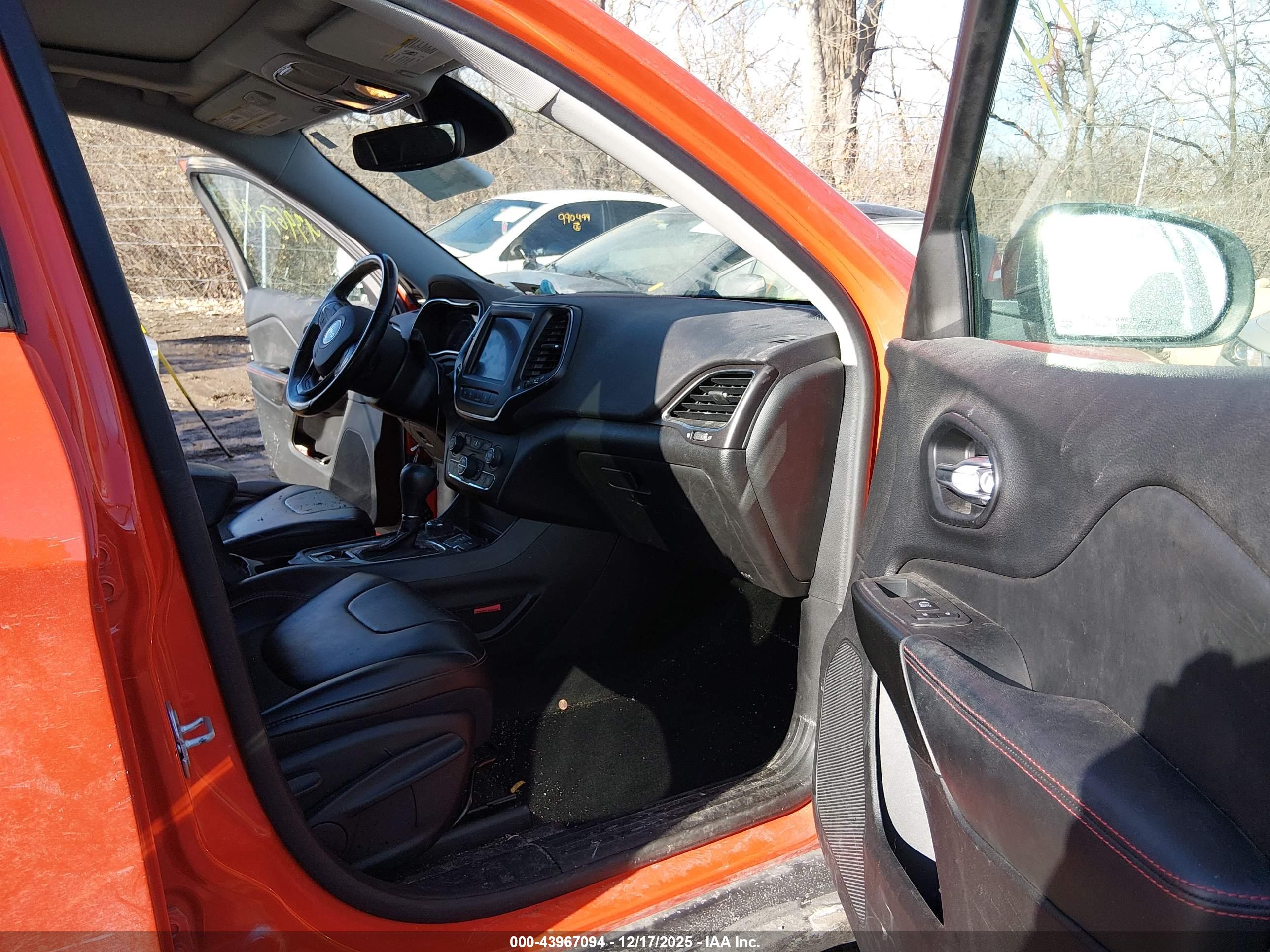 JEEP CHEROKEE image 5