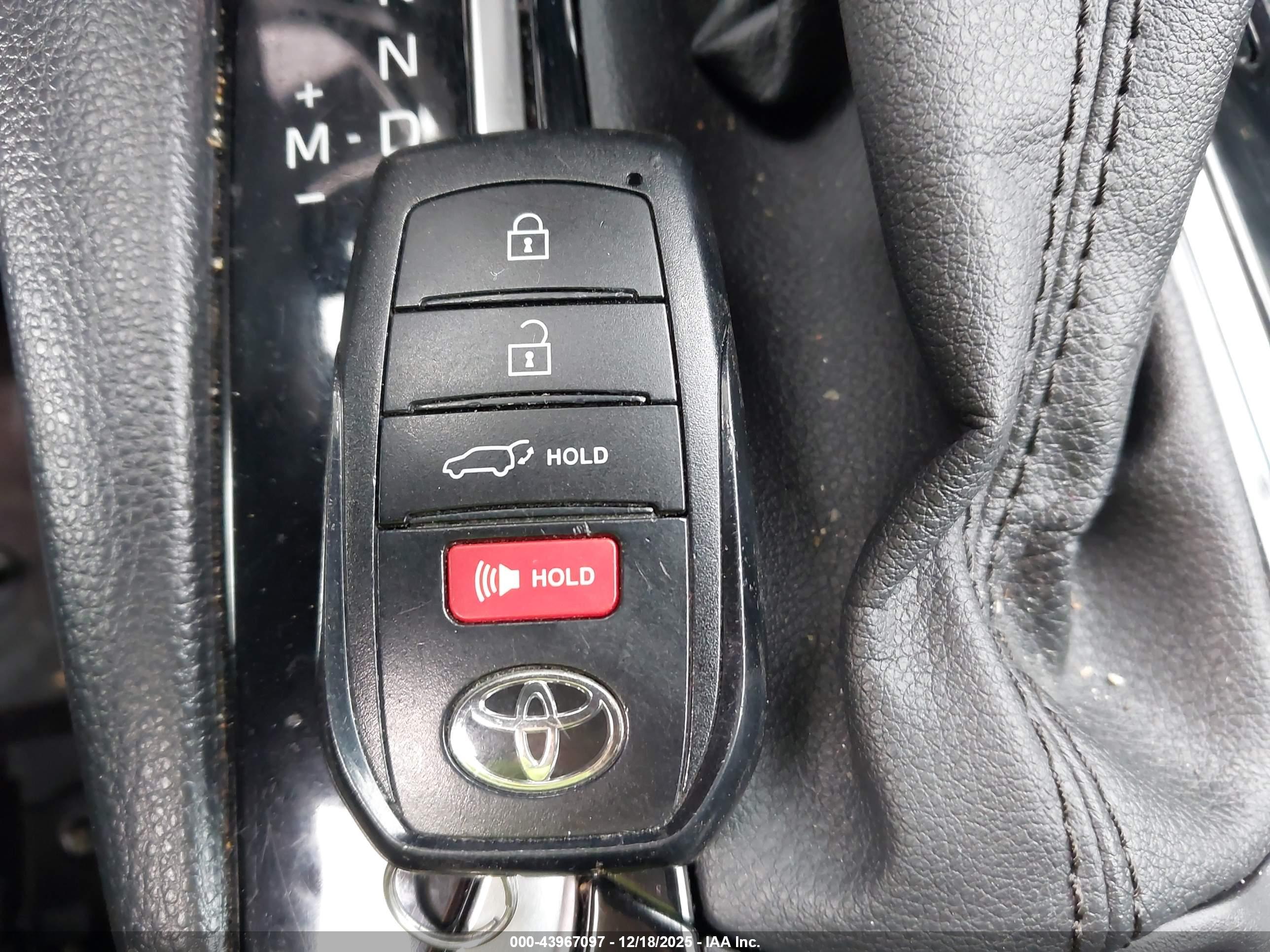 TOYOTA COROLLA image 11