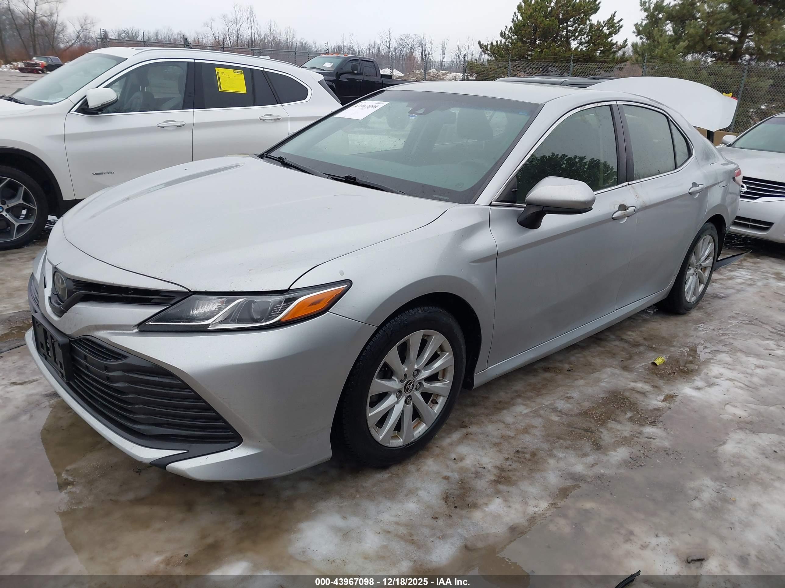 TOYOTA CAMRY image 2