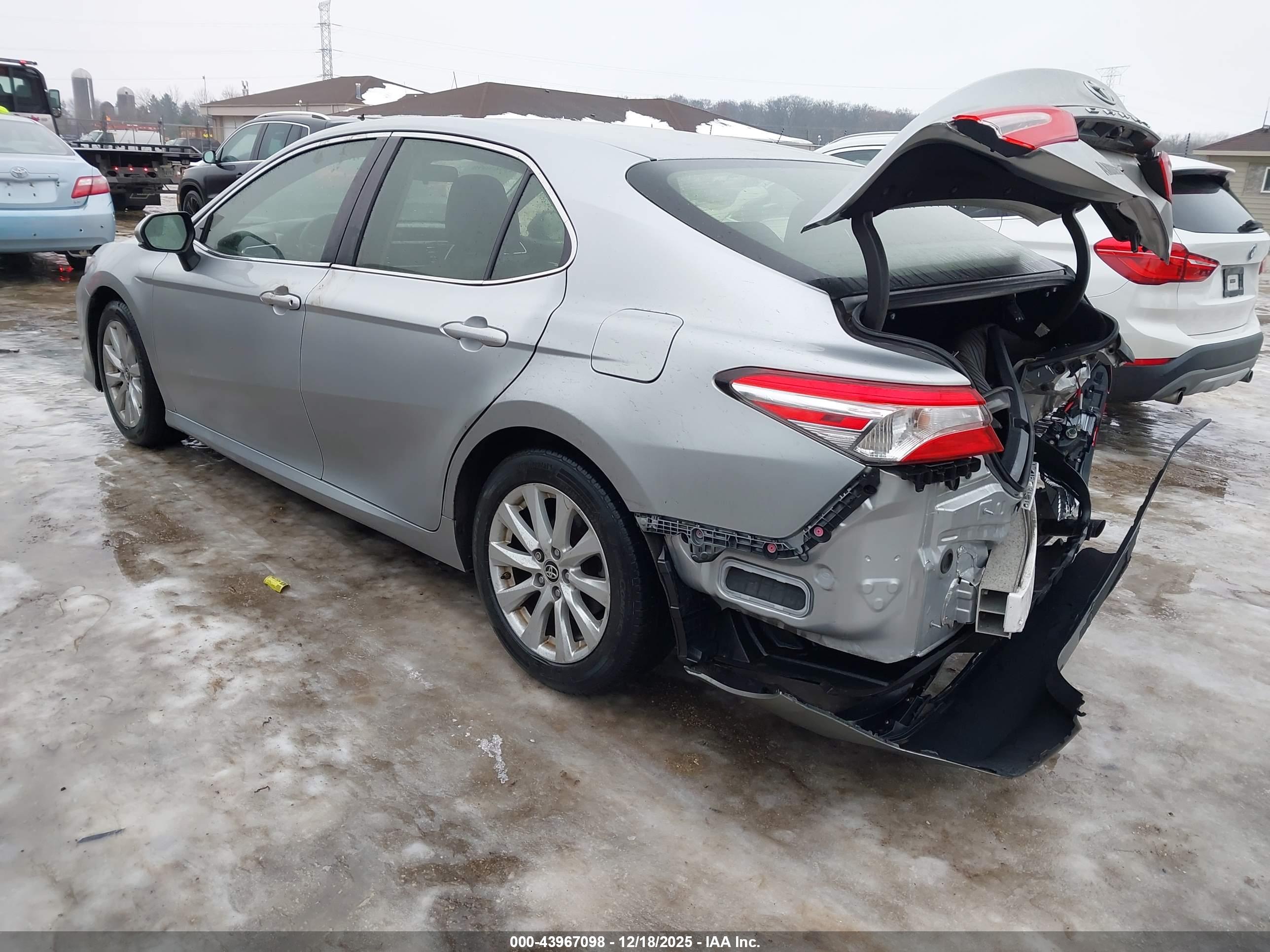 TOYOTA CAMRY image 3
