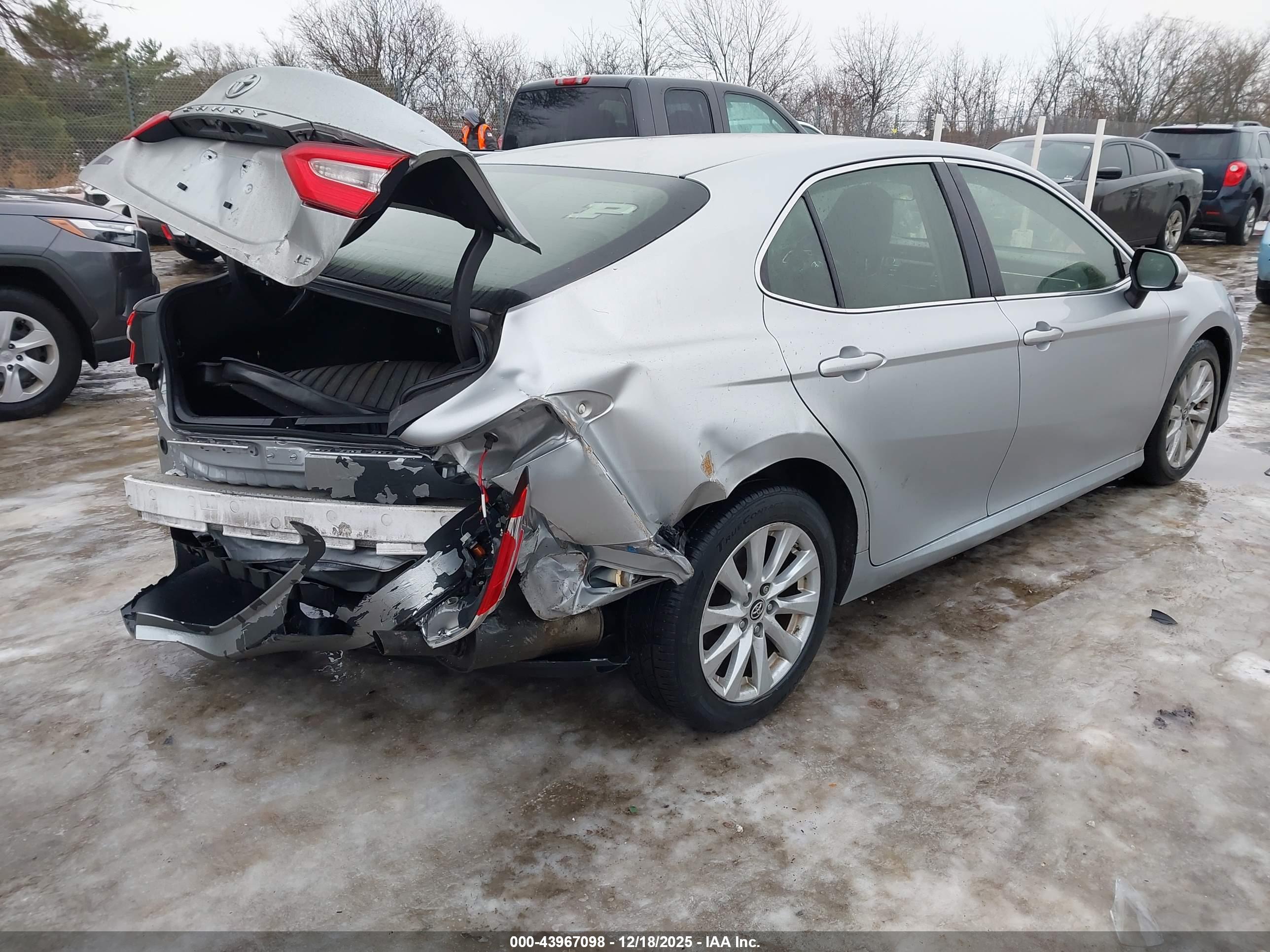 TOYOTA CAMRY image 4