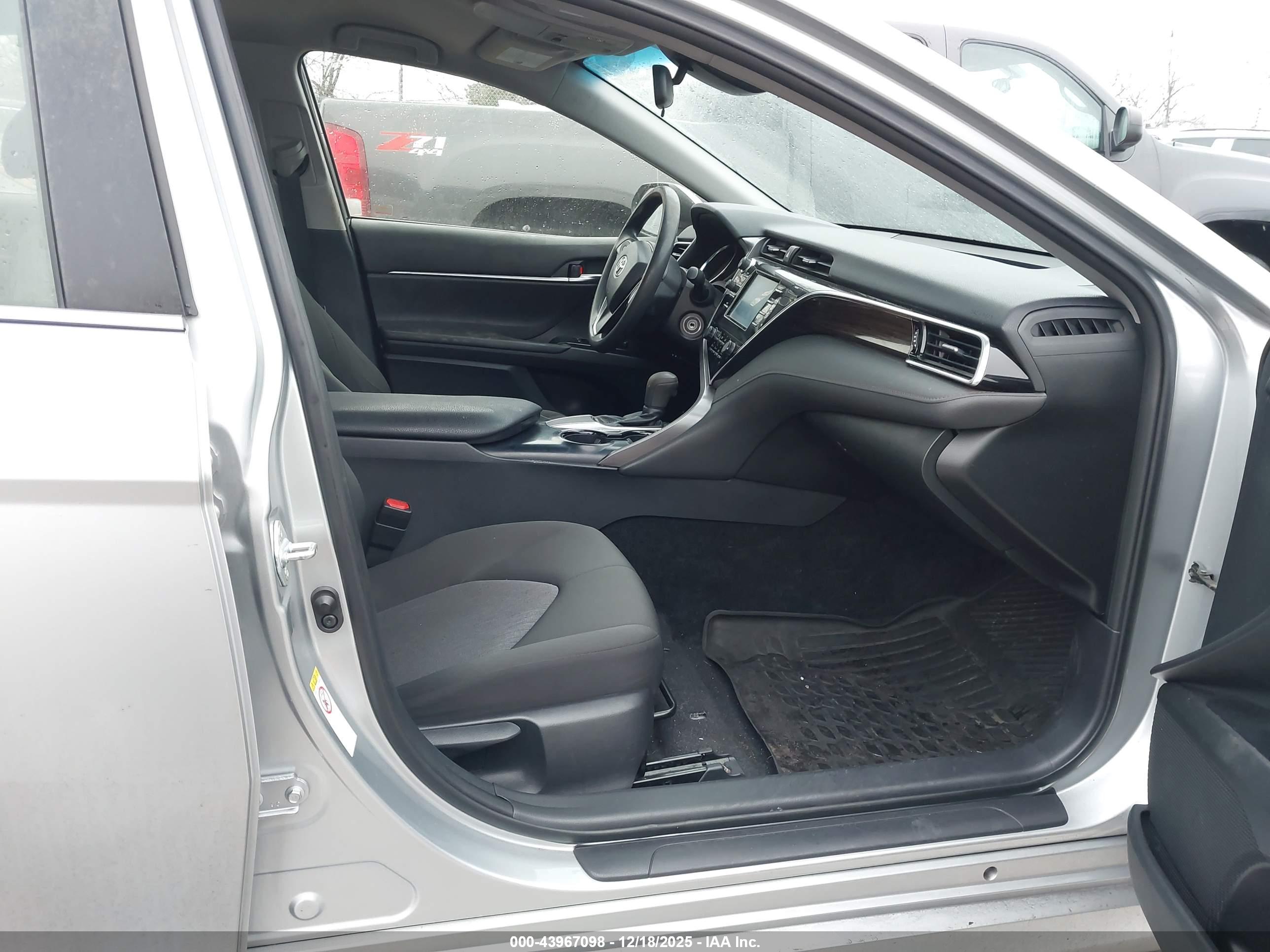 TOYOTA CAMRY image 5