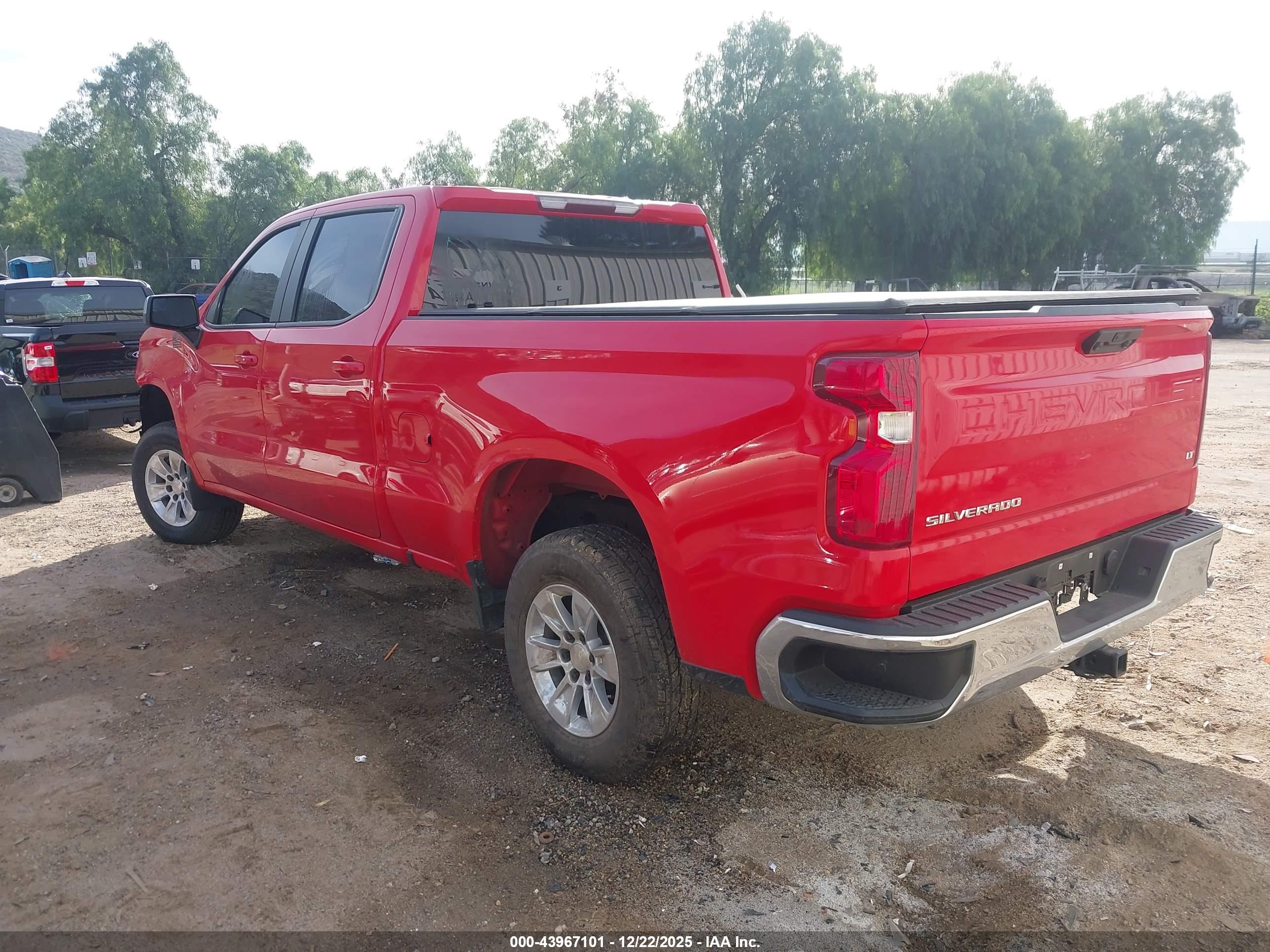 CHEVROLET SILVERADO image 3