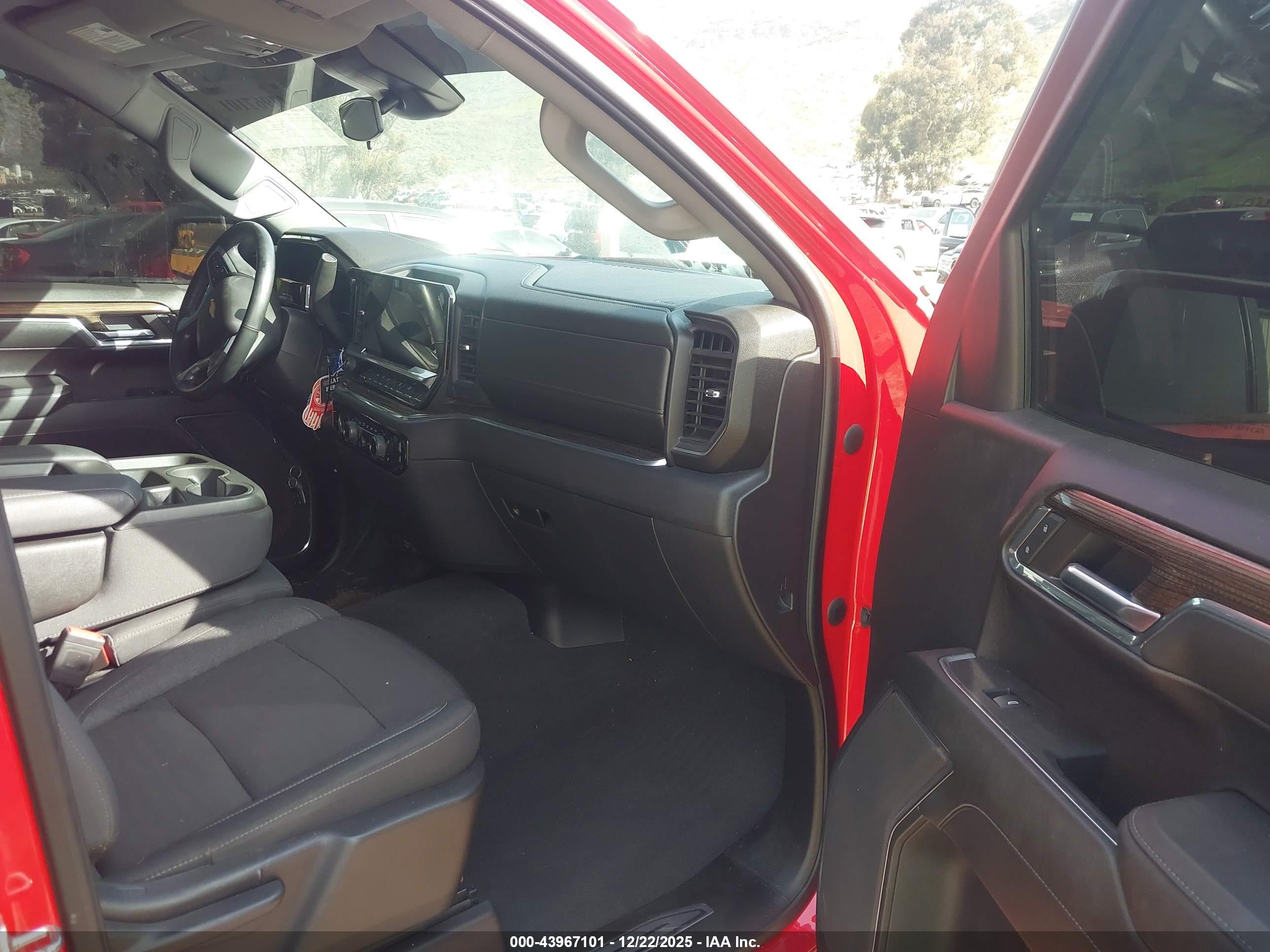 CHEVROLET SILVERADO image 5