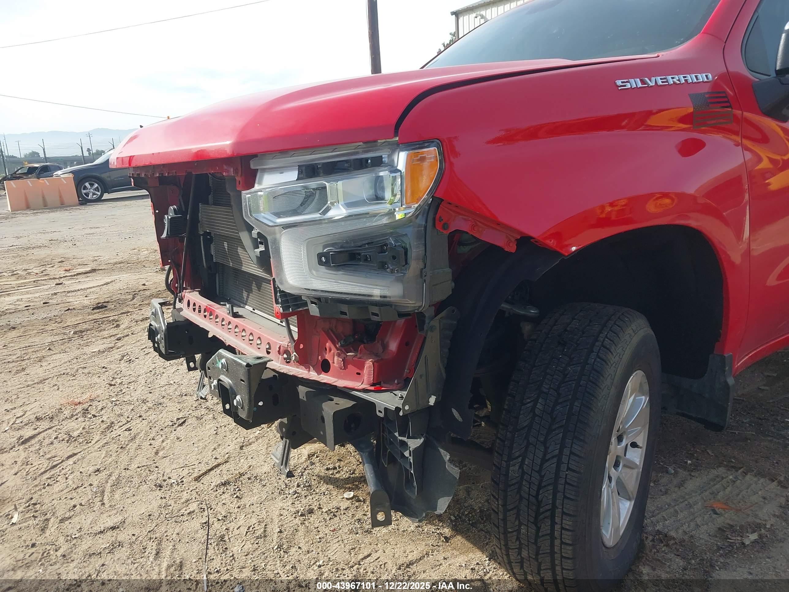 CHEVROLET SILVERADO image 6