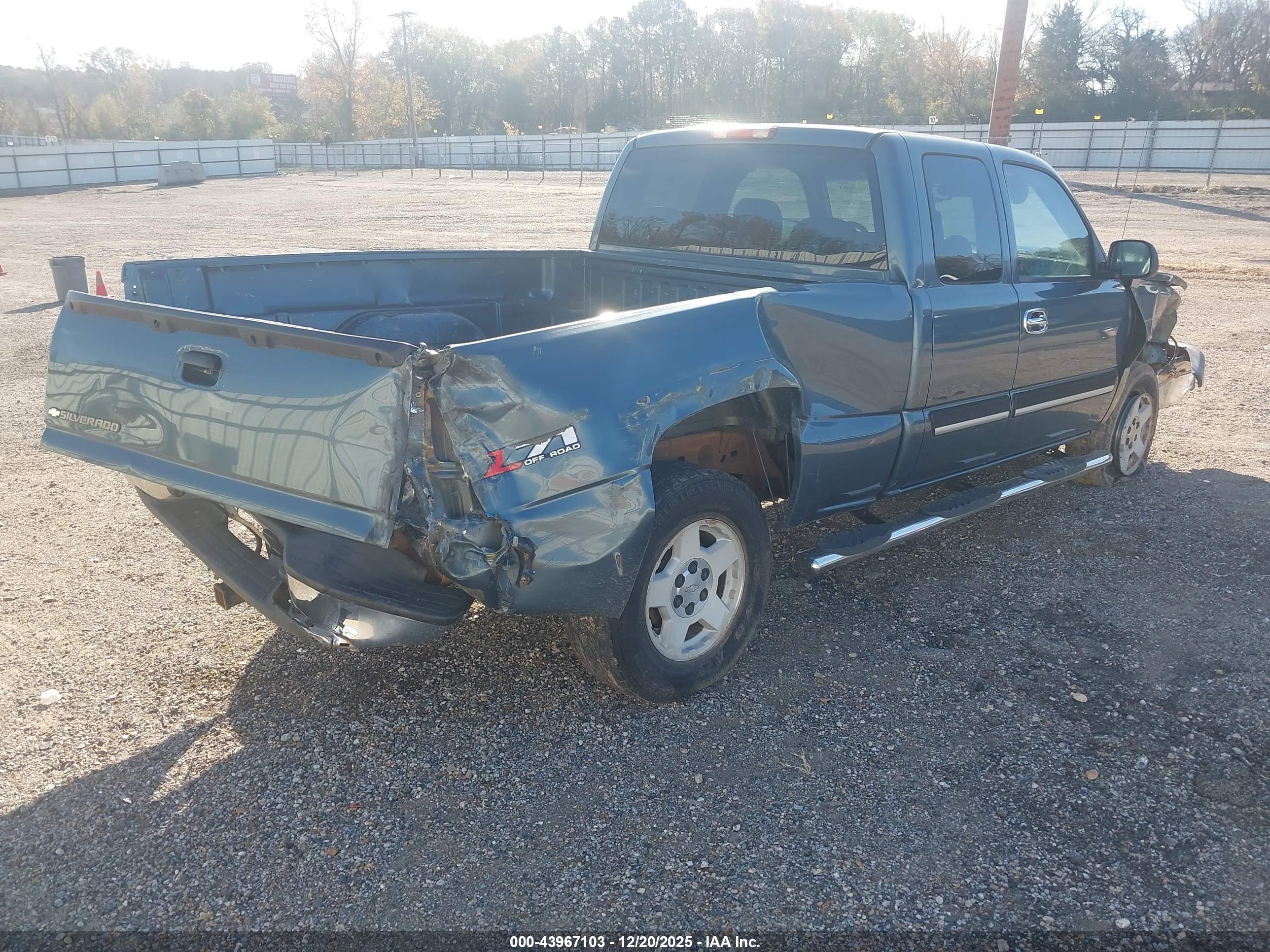 CHEVROLET SILVERADO image 4