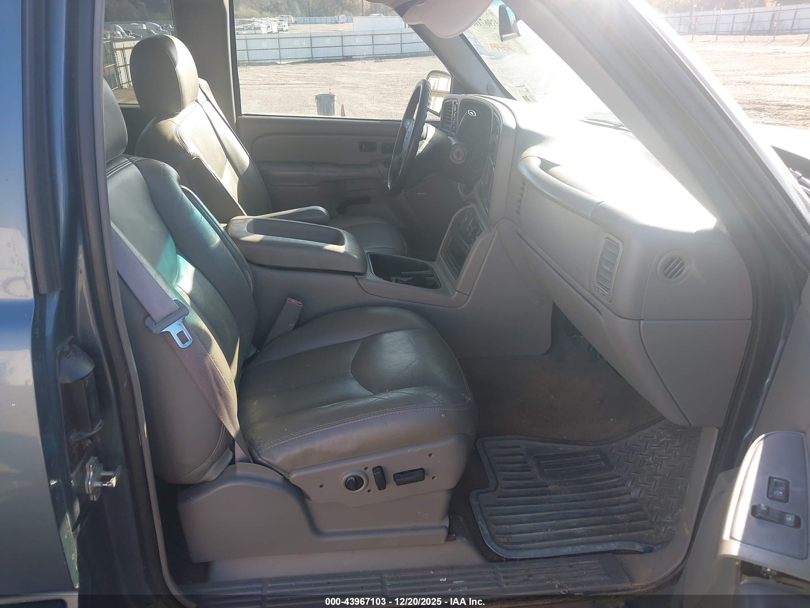 CHEVROLET SILVERADO image 5