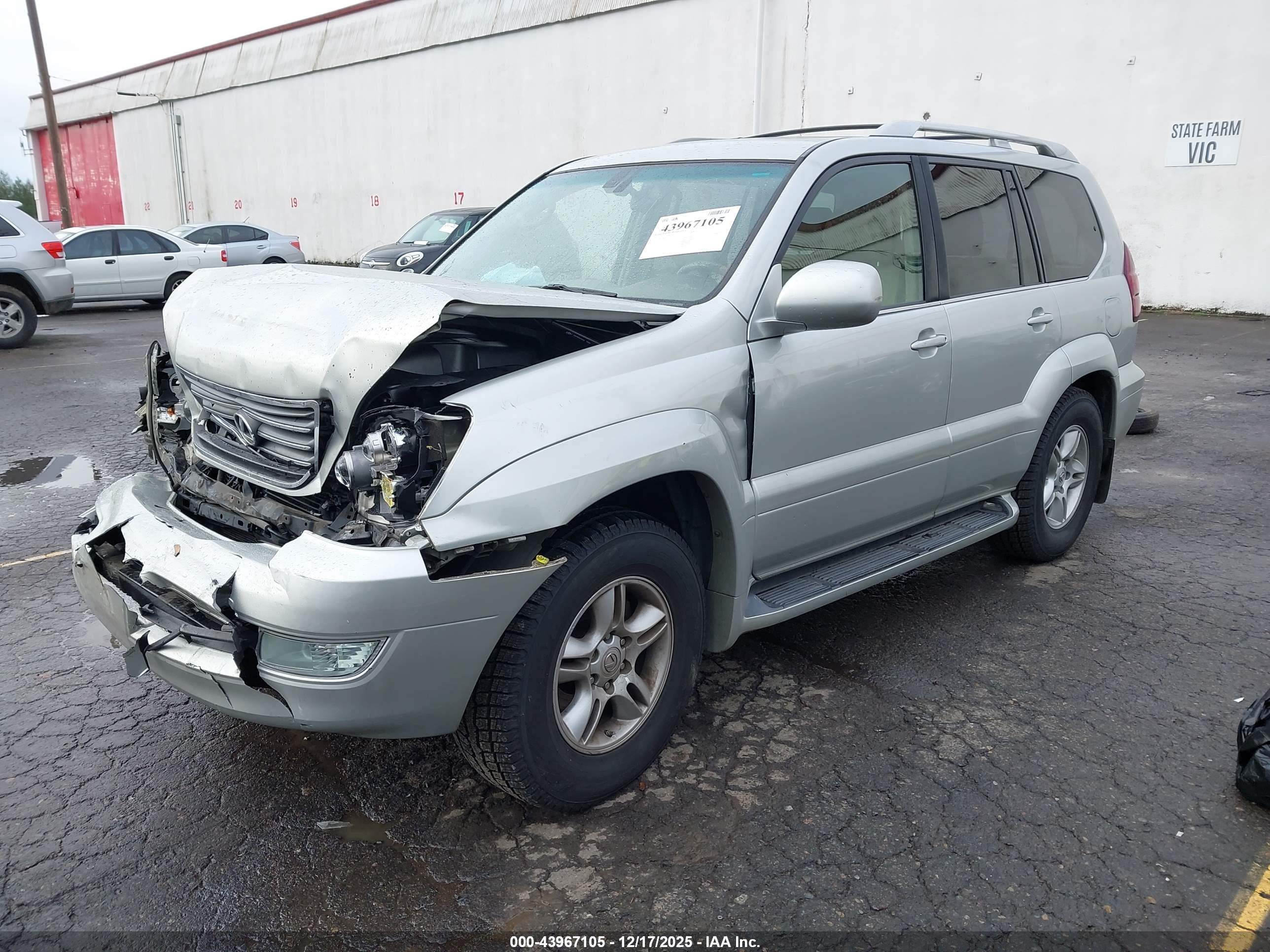 LEXUS GX image 2