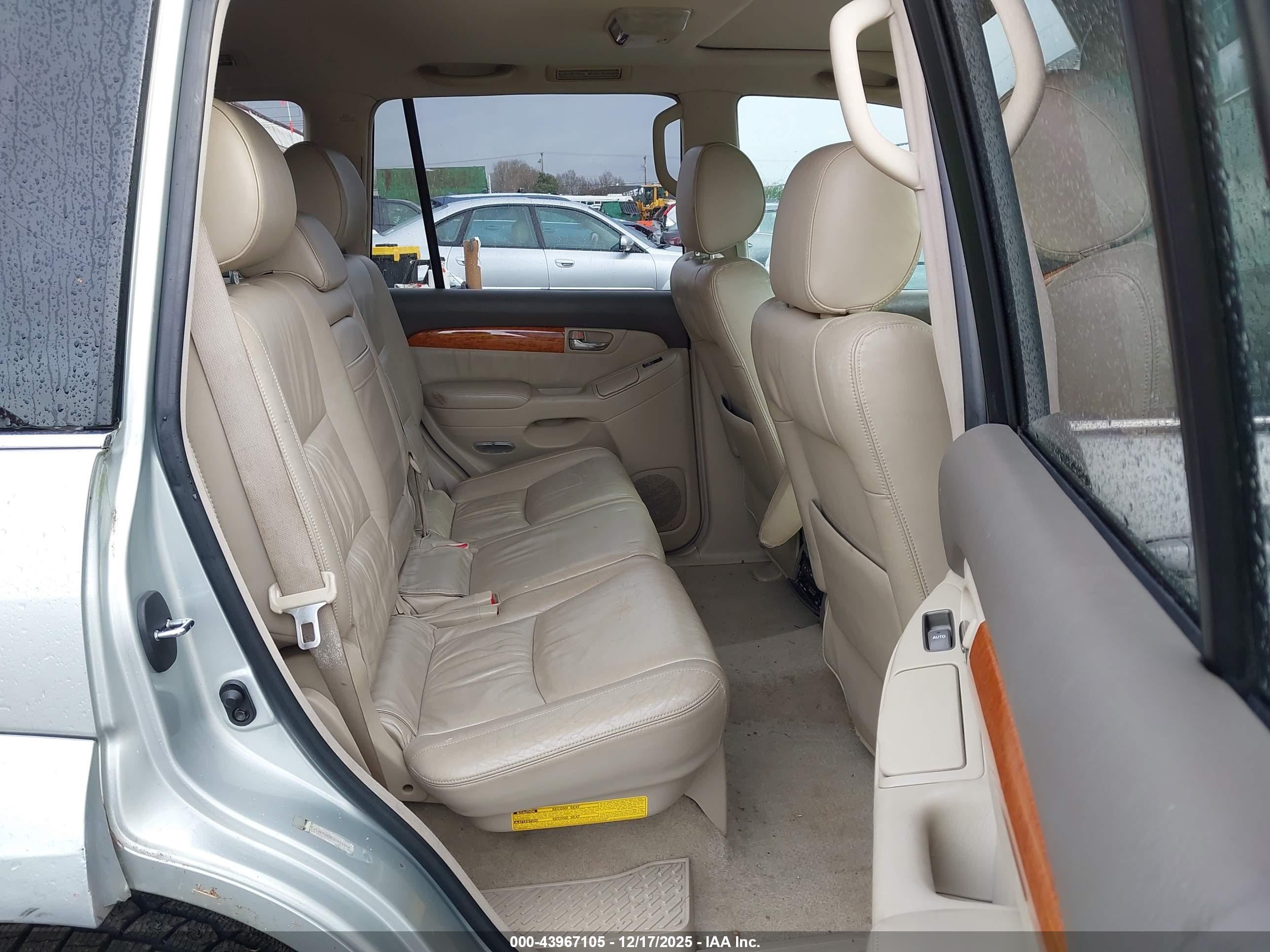 LEXUS GX image 8