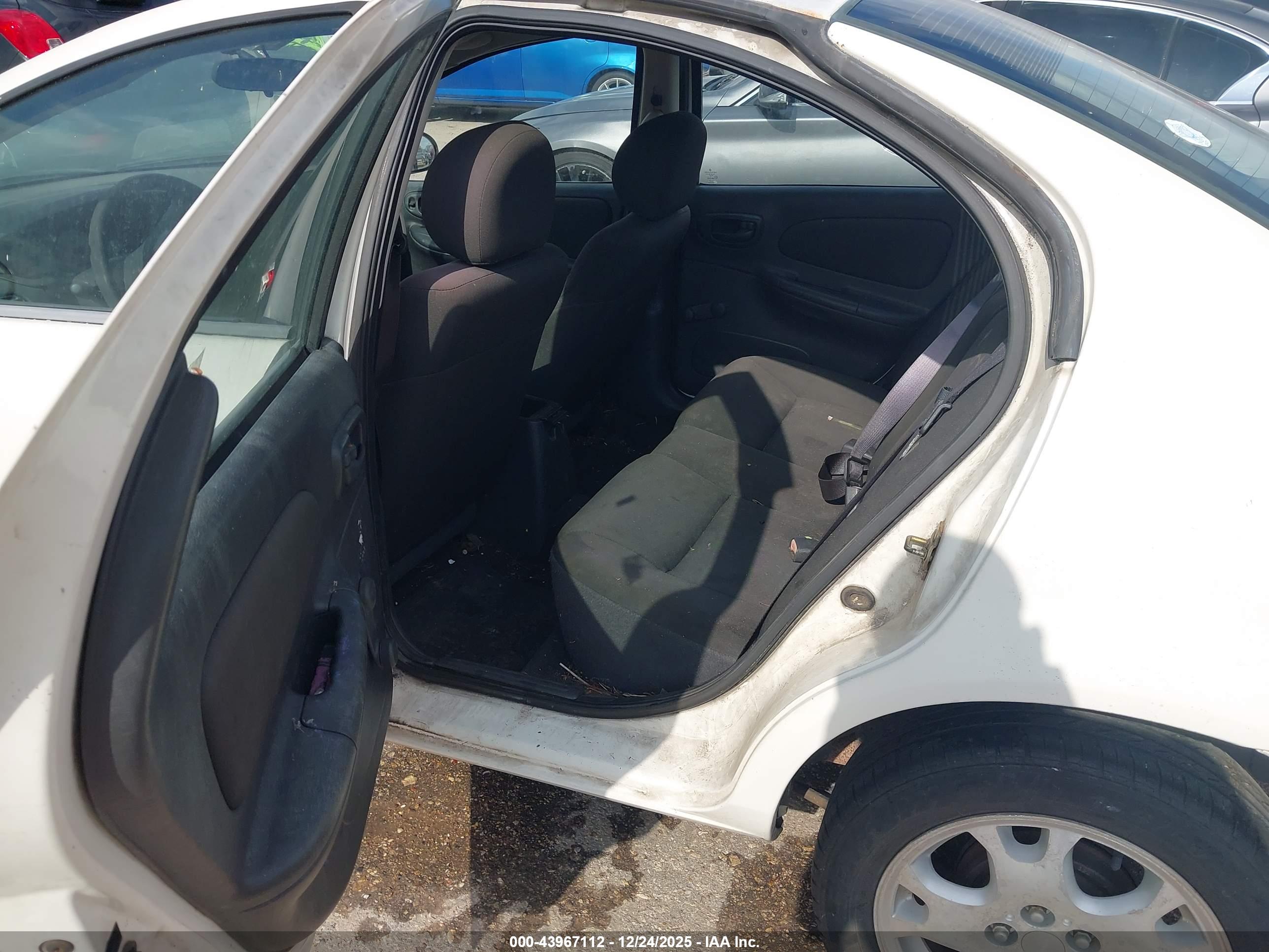 DODGE NEON image 8