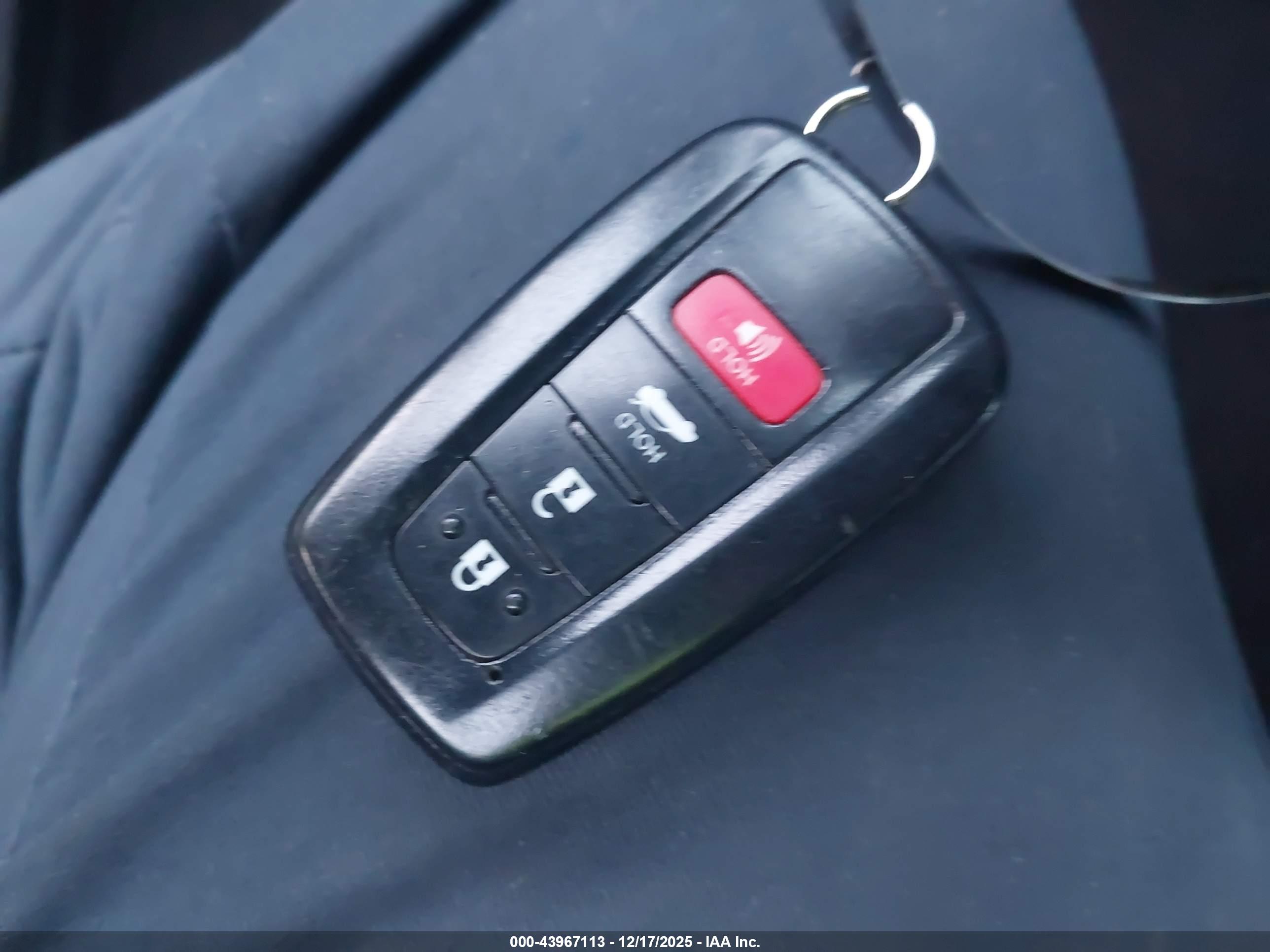 TOYOTA CAMRY image 11
