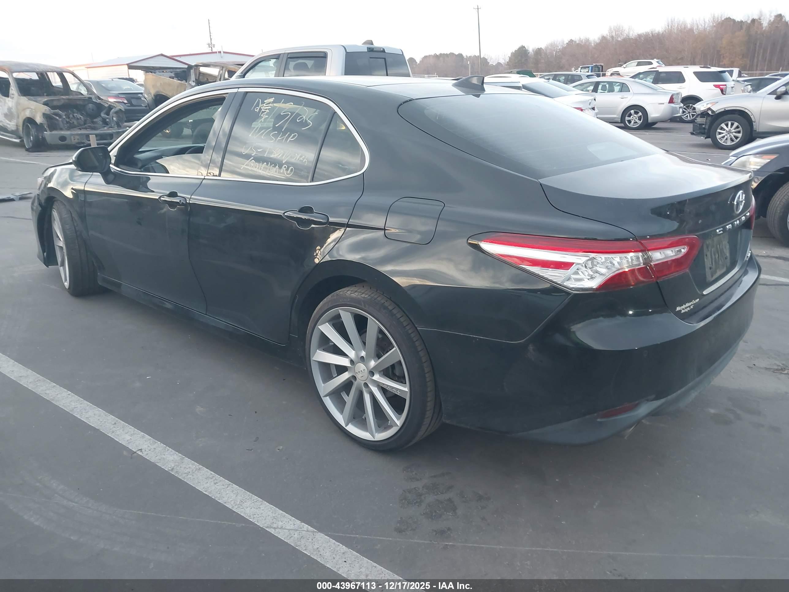 TOYOTA CAMRY image 3