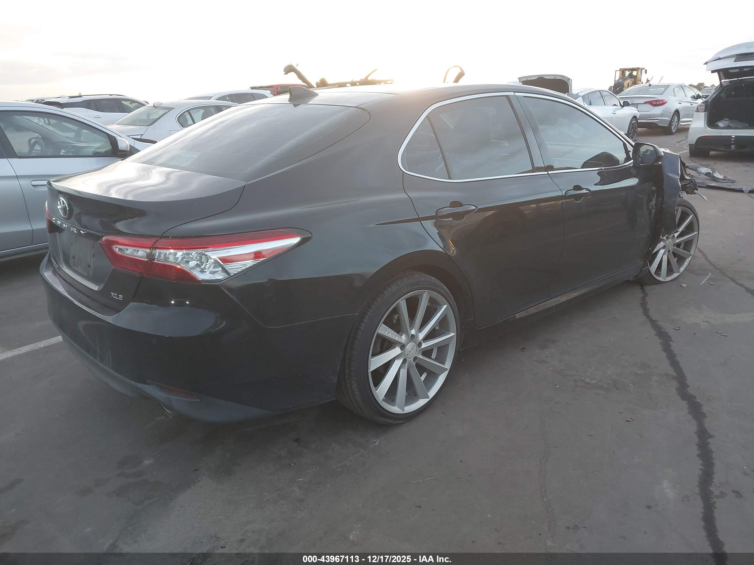 TOYOTA CAMRY image 4
