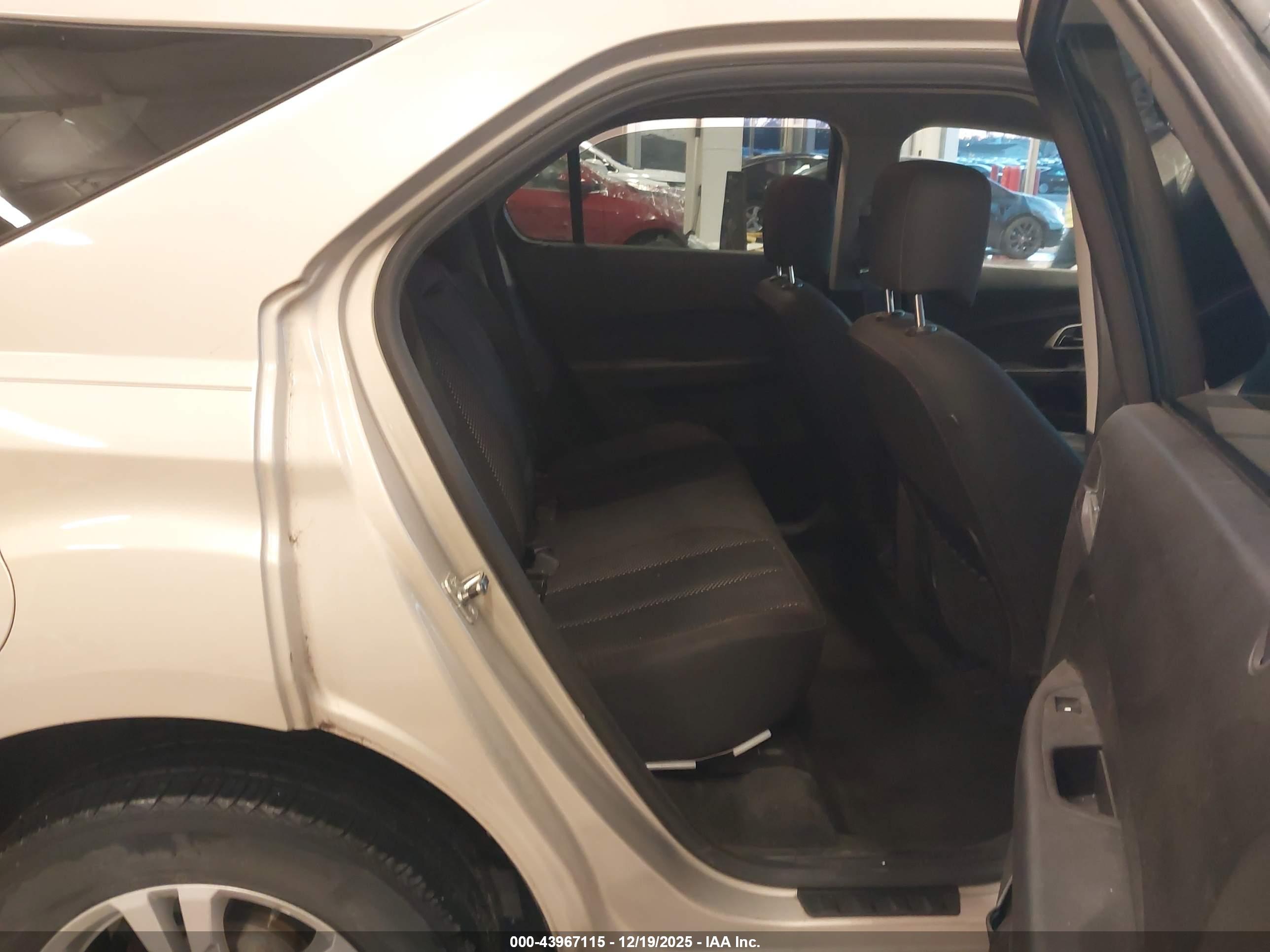 CHEVROLET EQUINOX image 8