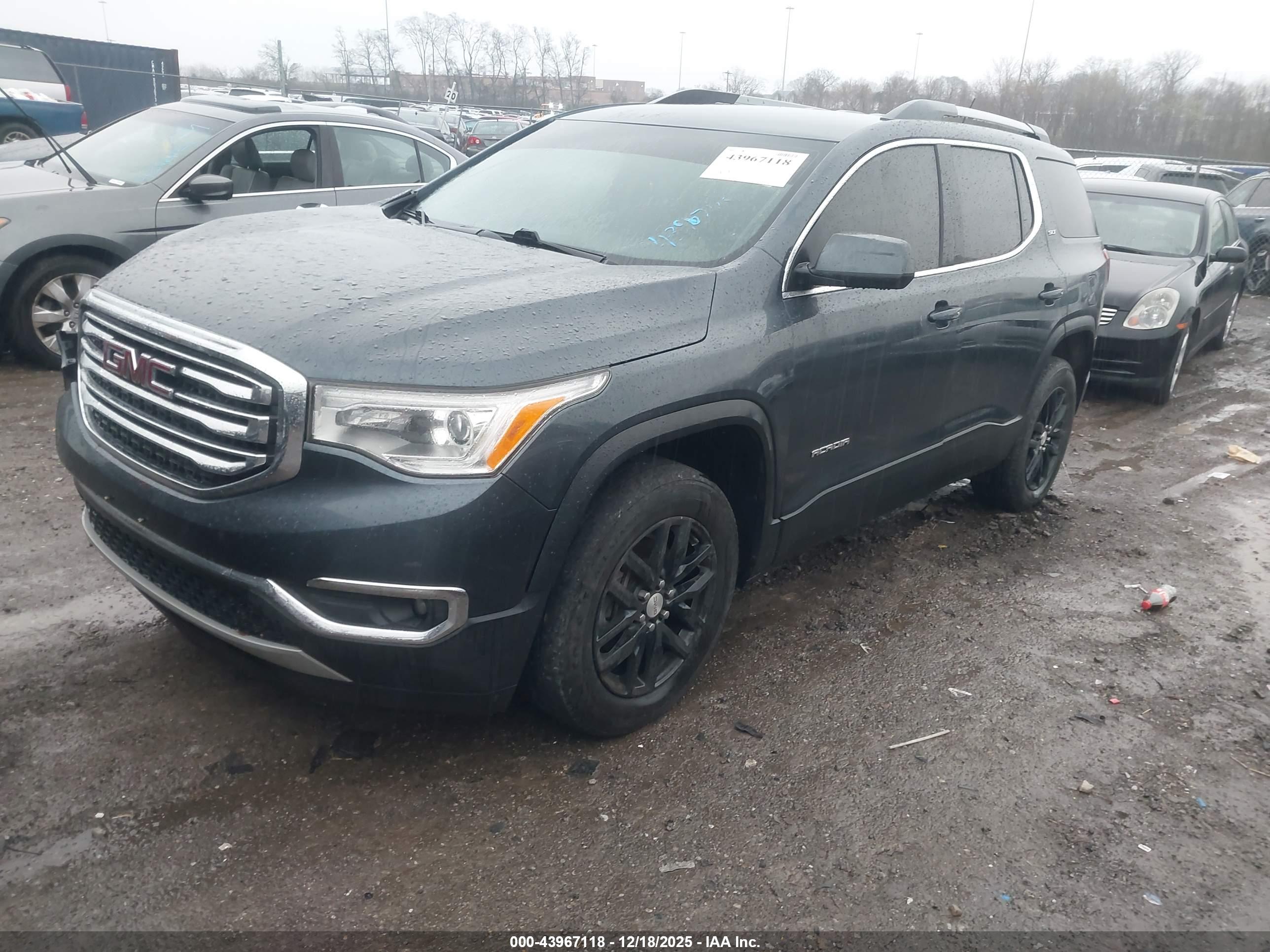 GMC ACADIA image 2