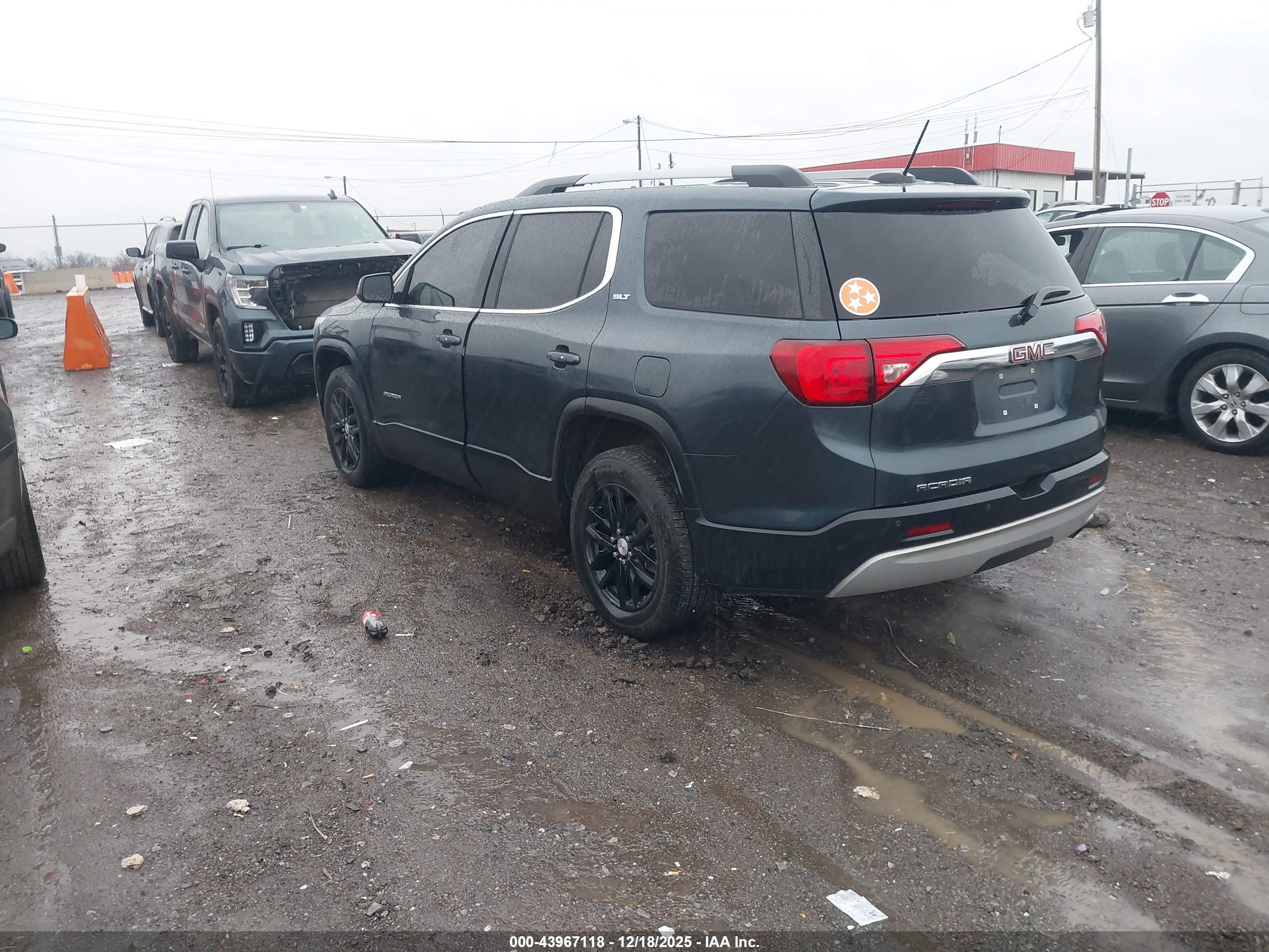 GMC ACADIA image 3