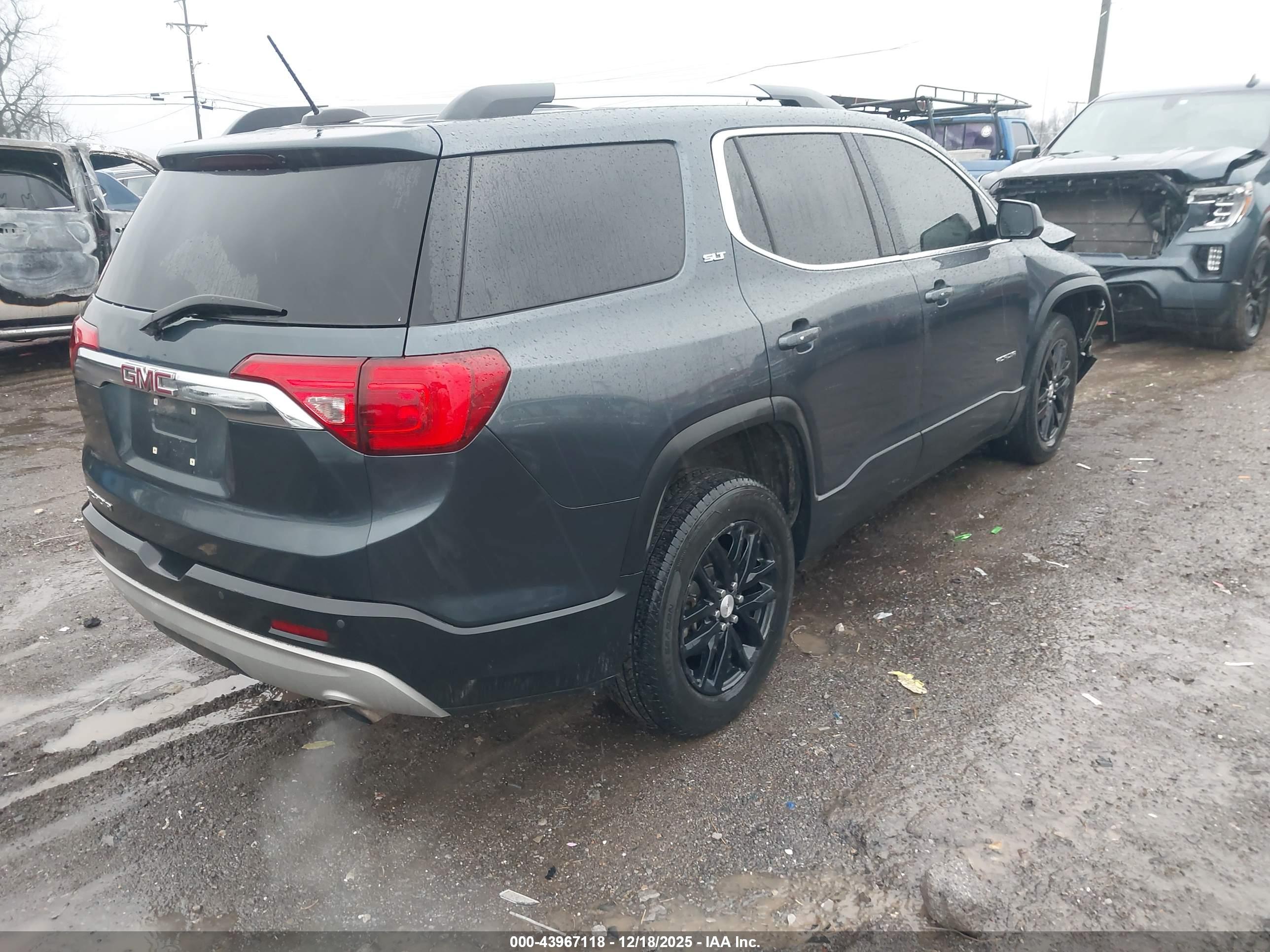 GMC ACADIA image 4