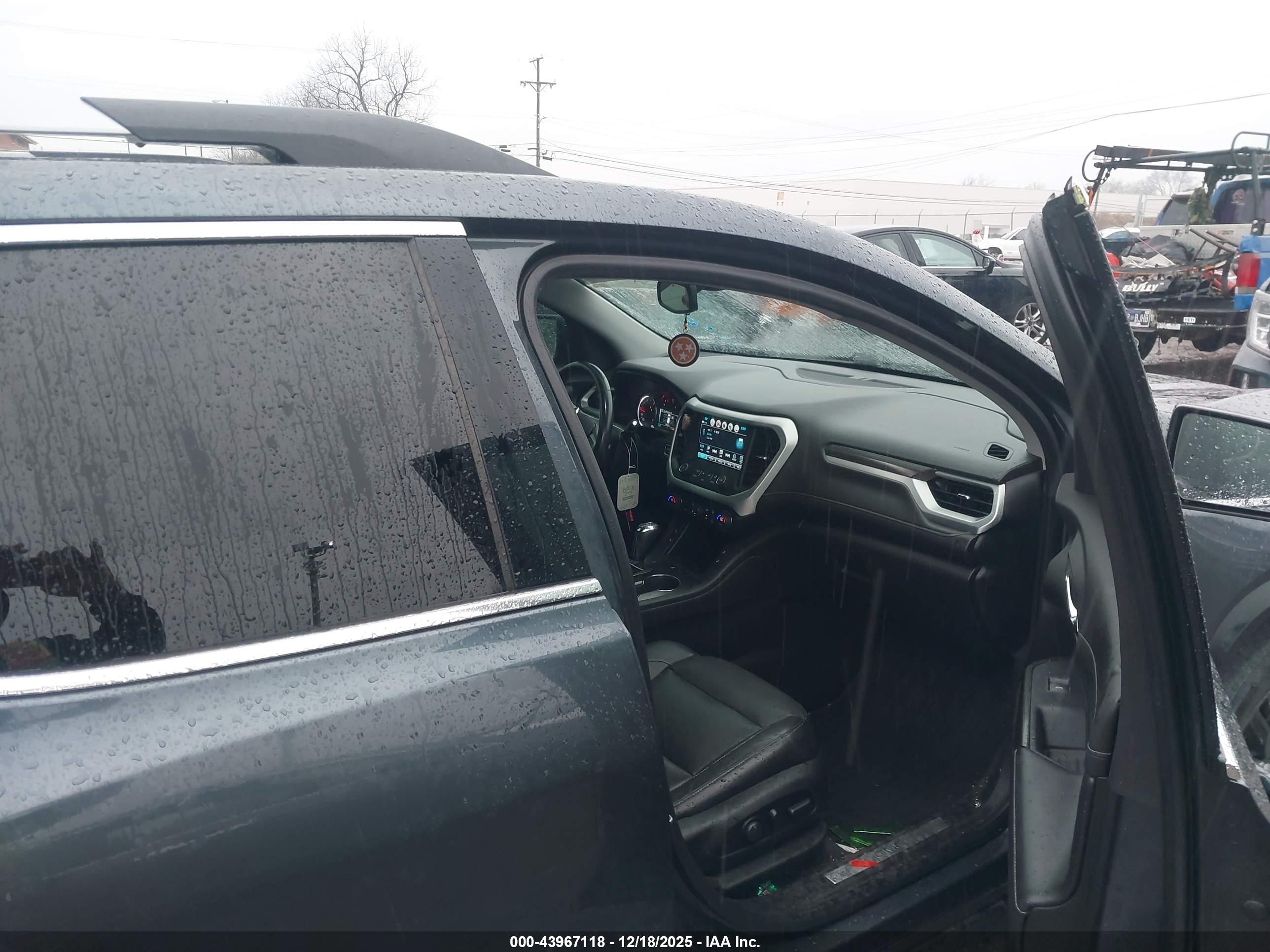 GMC ACADIA image 5