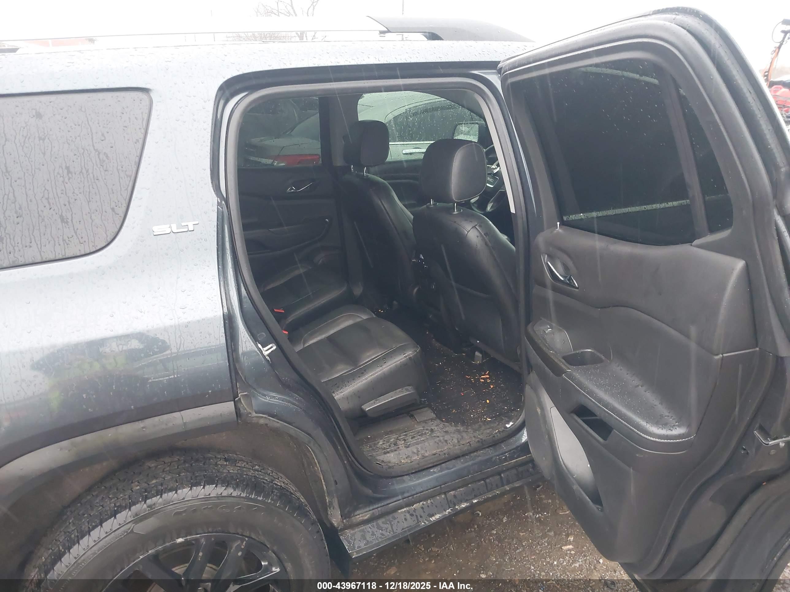GMC ACADIA image 8