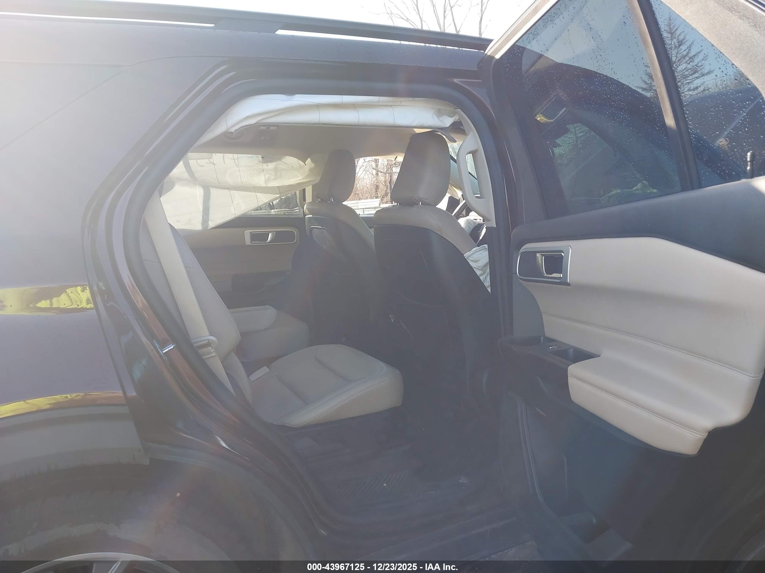 FORD EXPLORER image 8