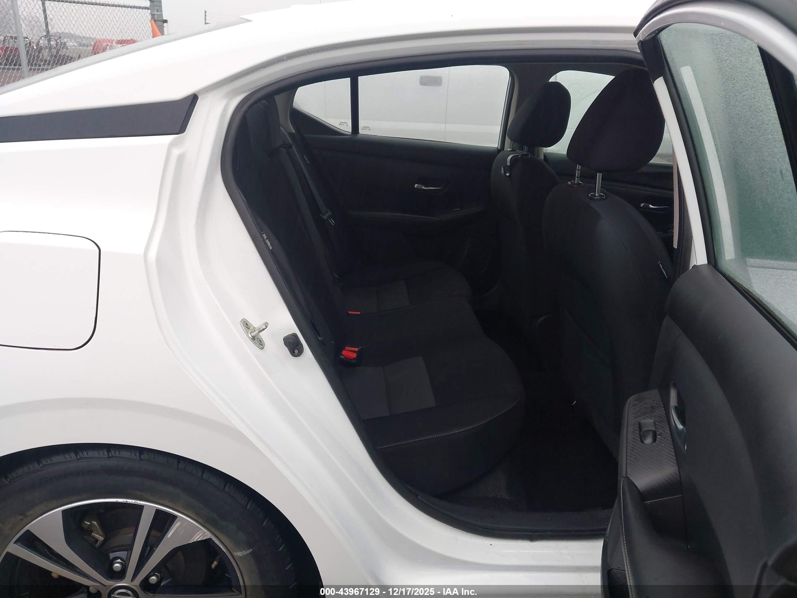 NISSAN SENTRA image 8