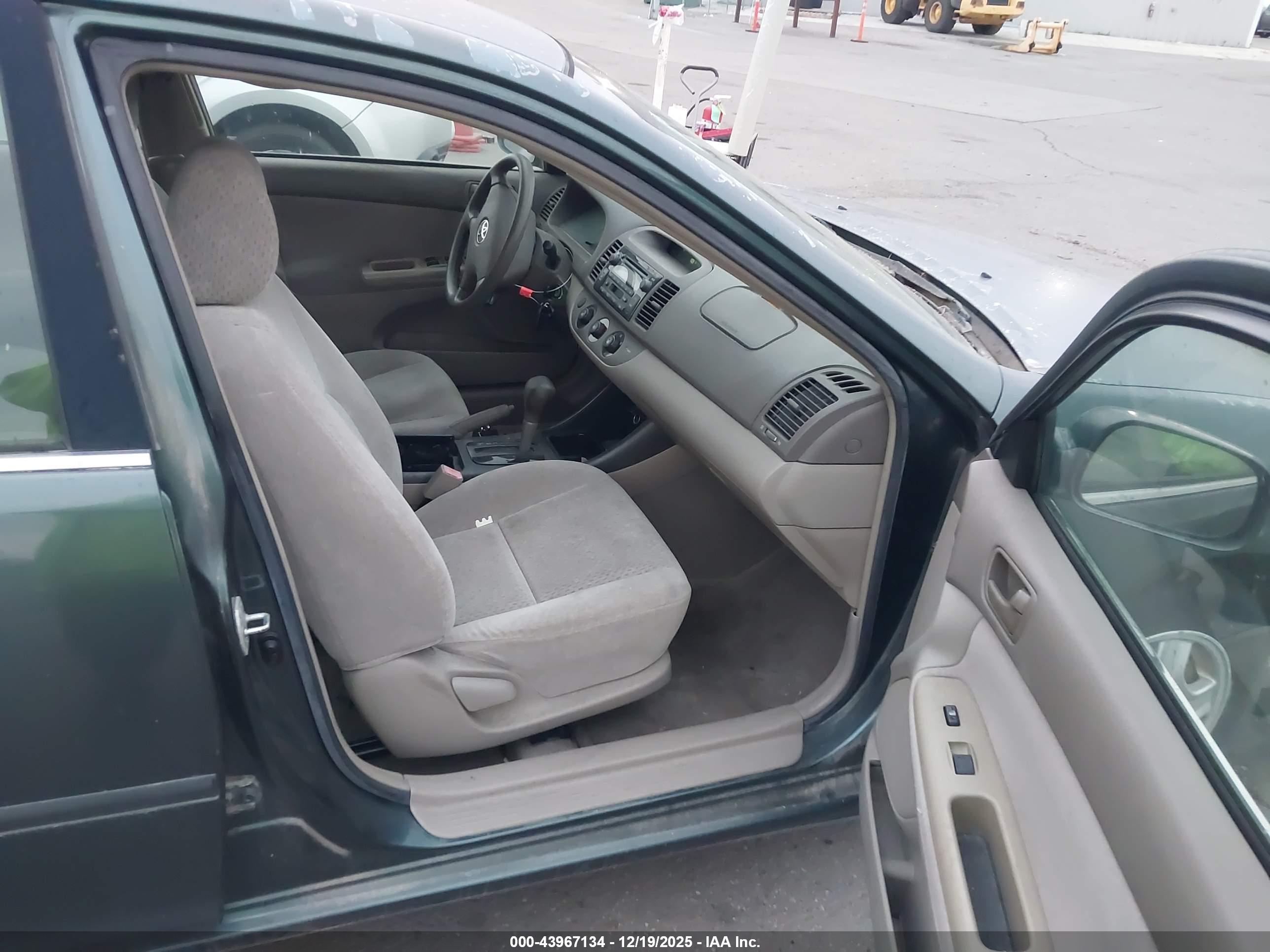 TOYOTA CAMRY image 5