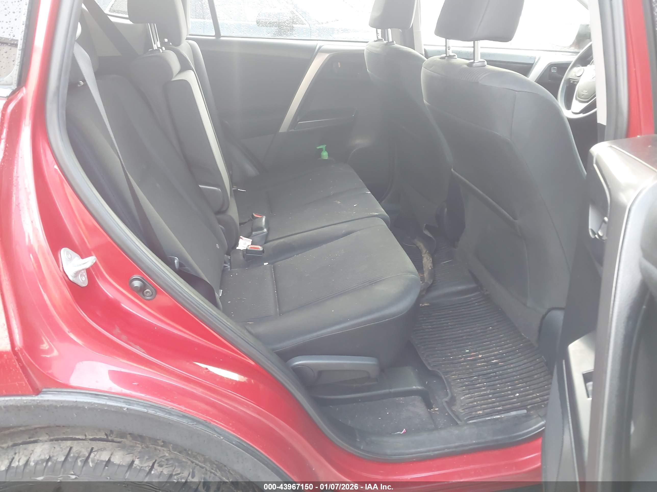 TOYOTA RAV4 image 8