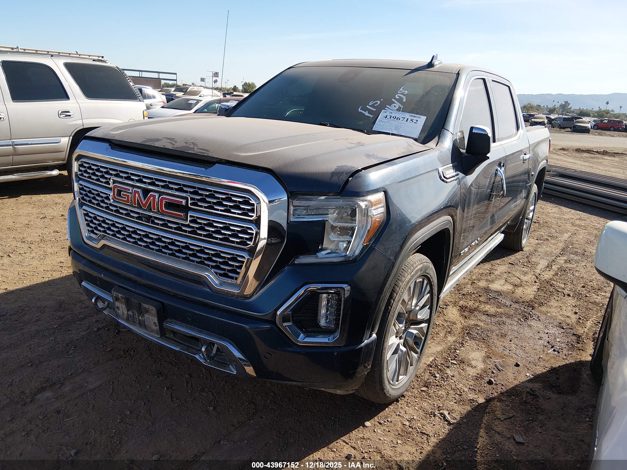 GMC SIERRA image 2