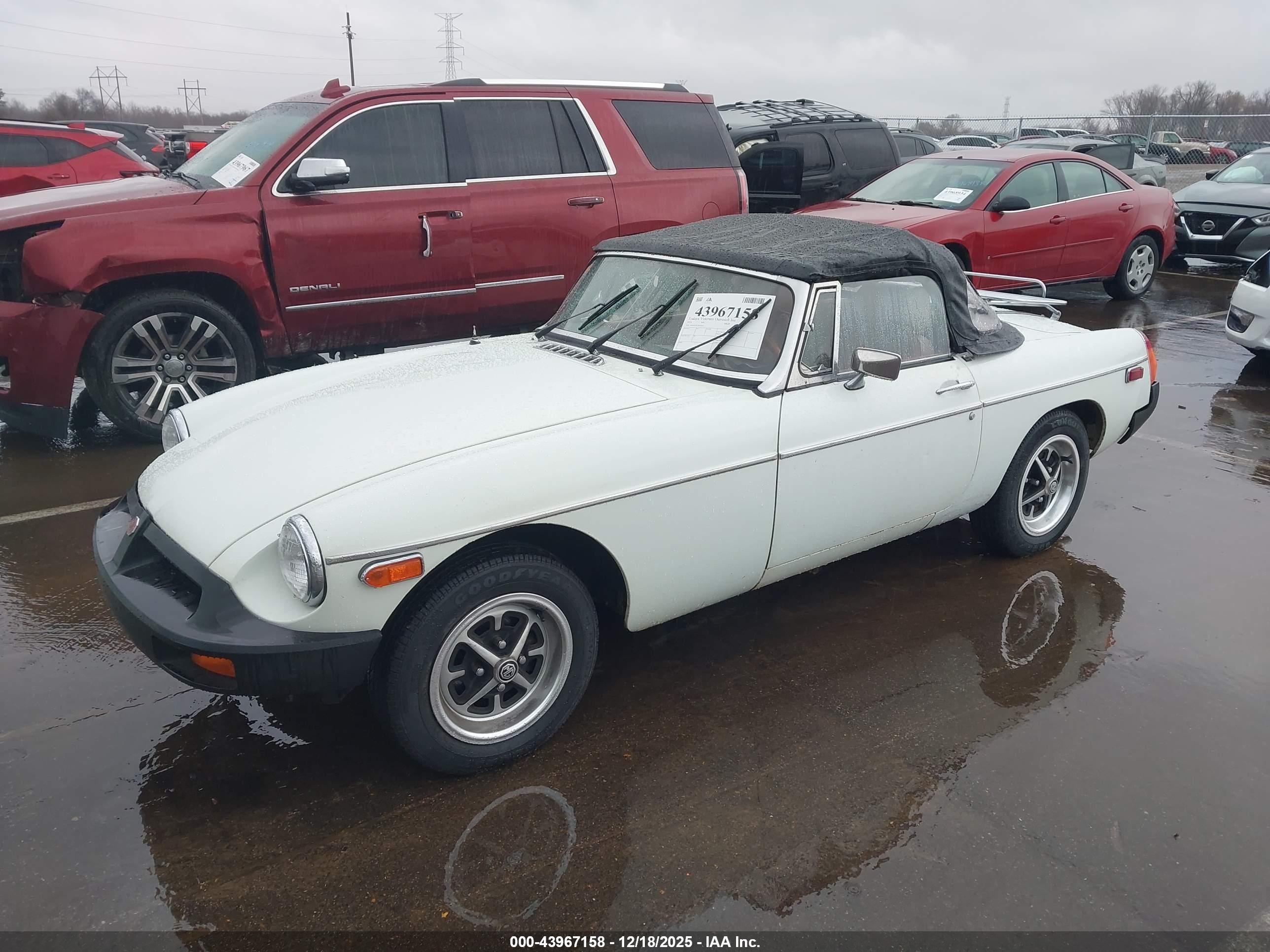 MG MGB image 2