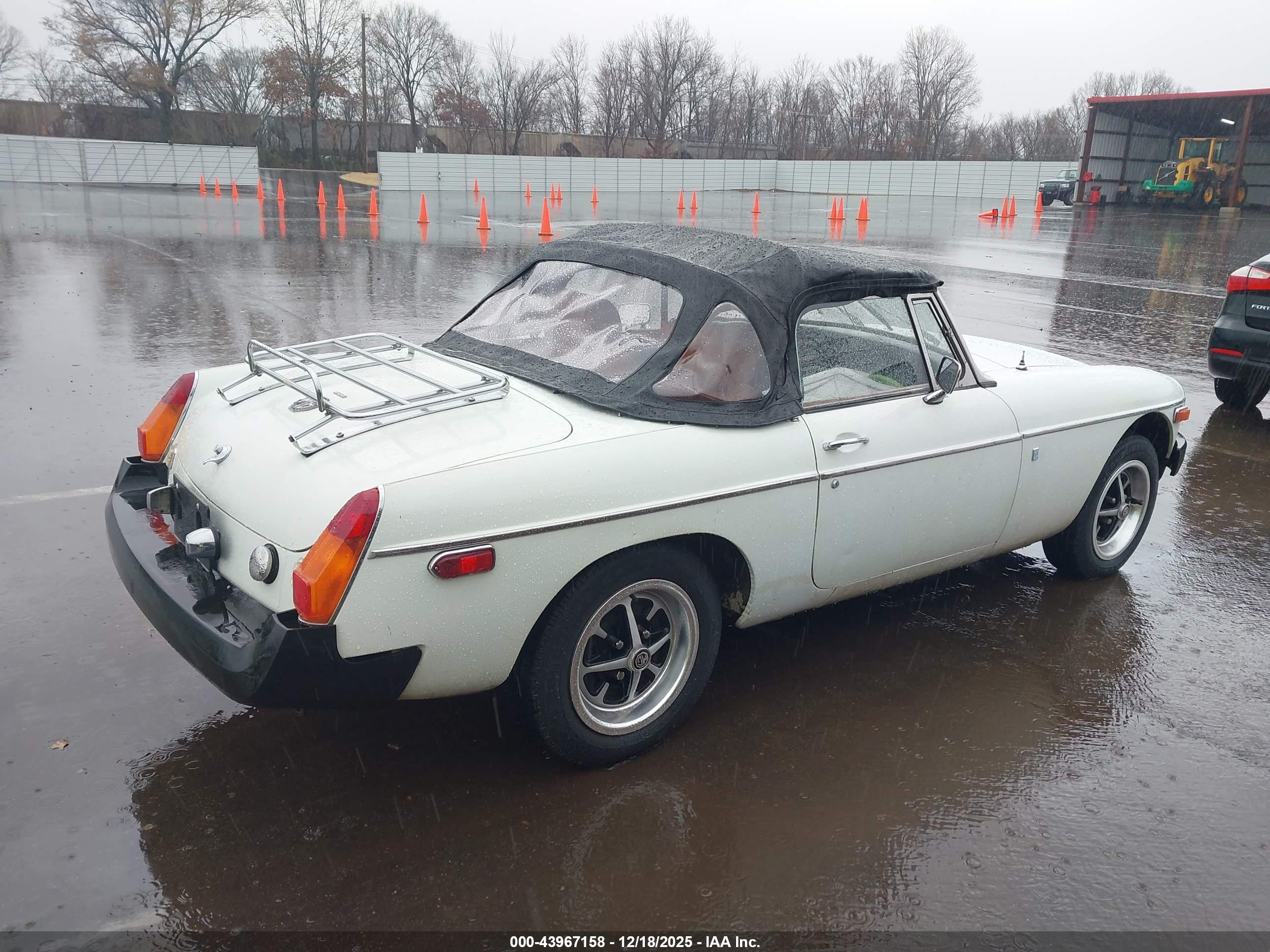 MG MGB image 4