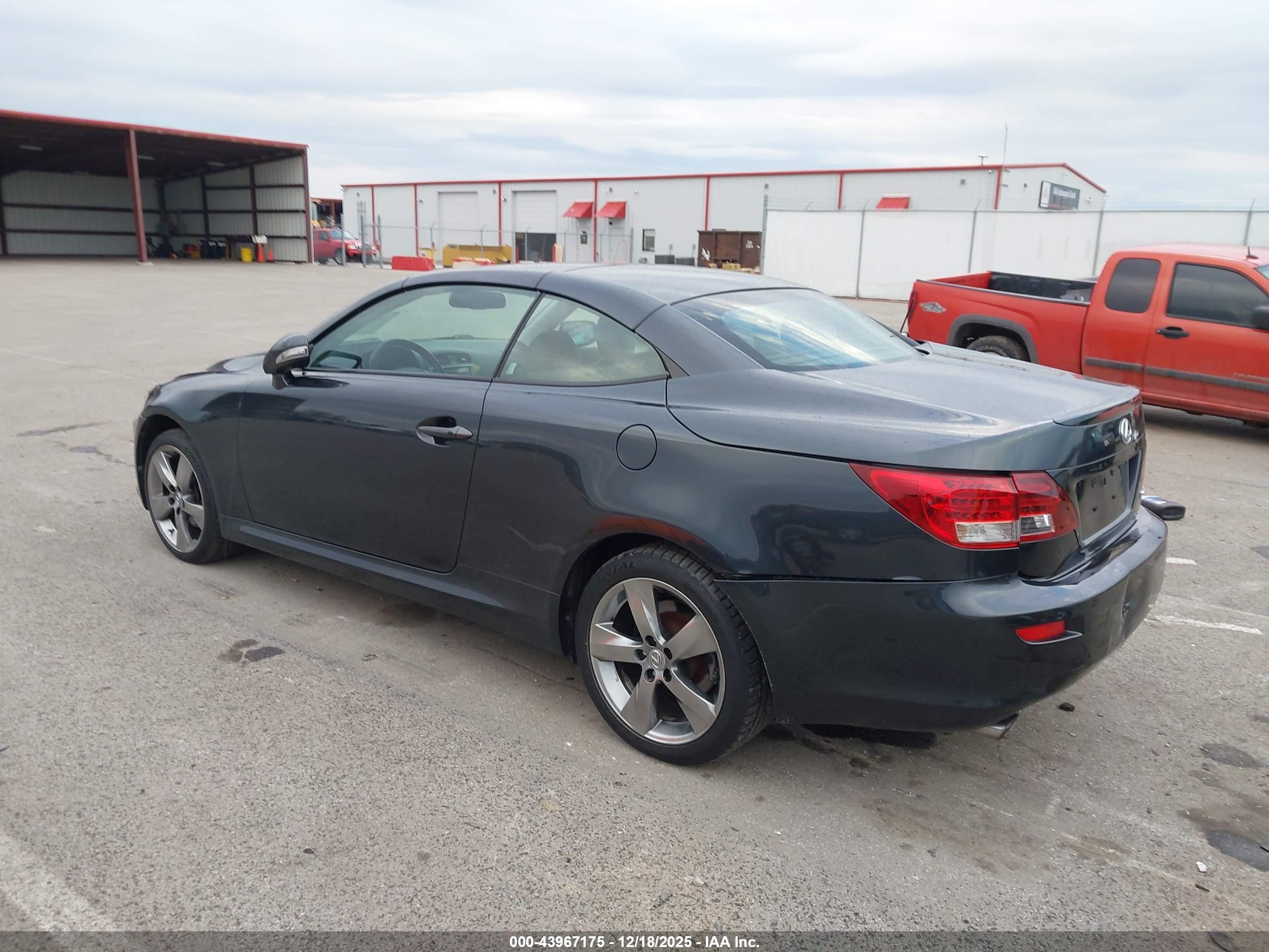 LEXUS IS image 3