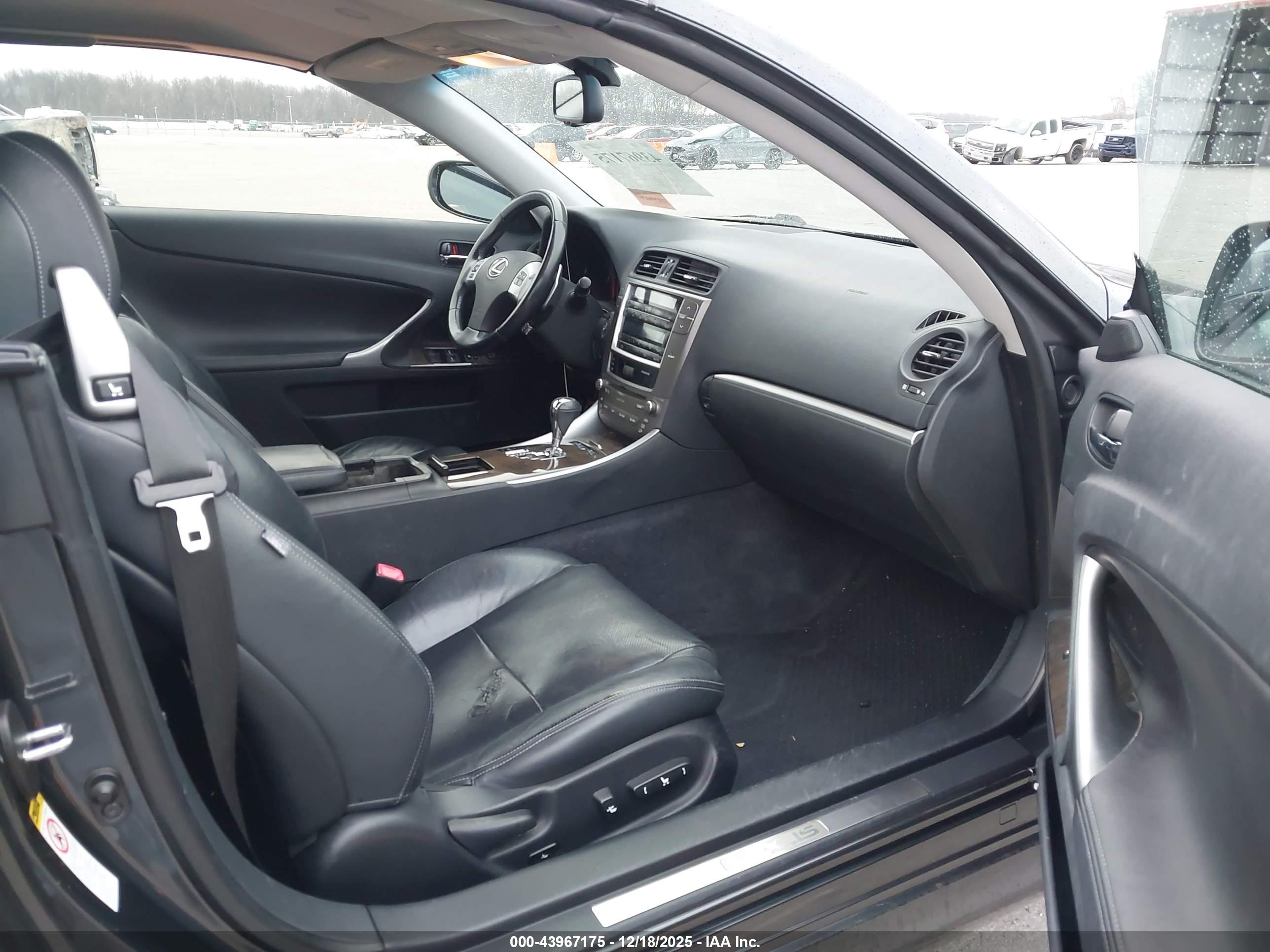 LEXUS IS image 5