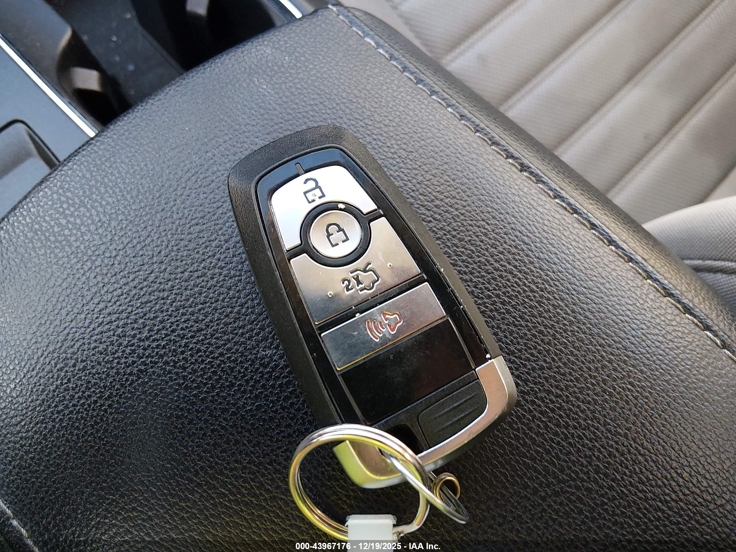 FORD FUSION image 11