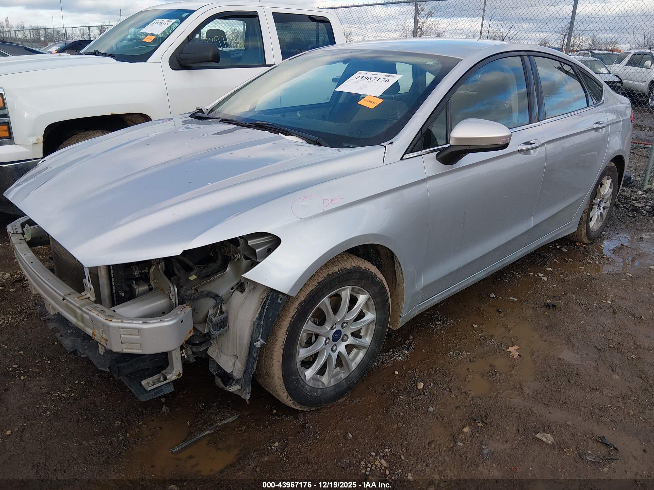 FORD FUSION image 2