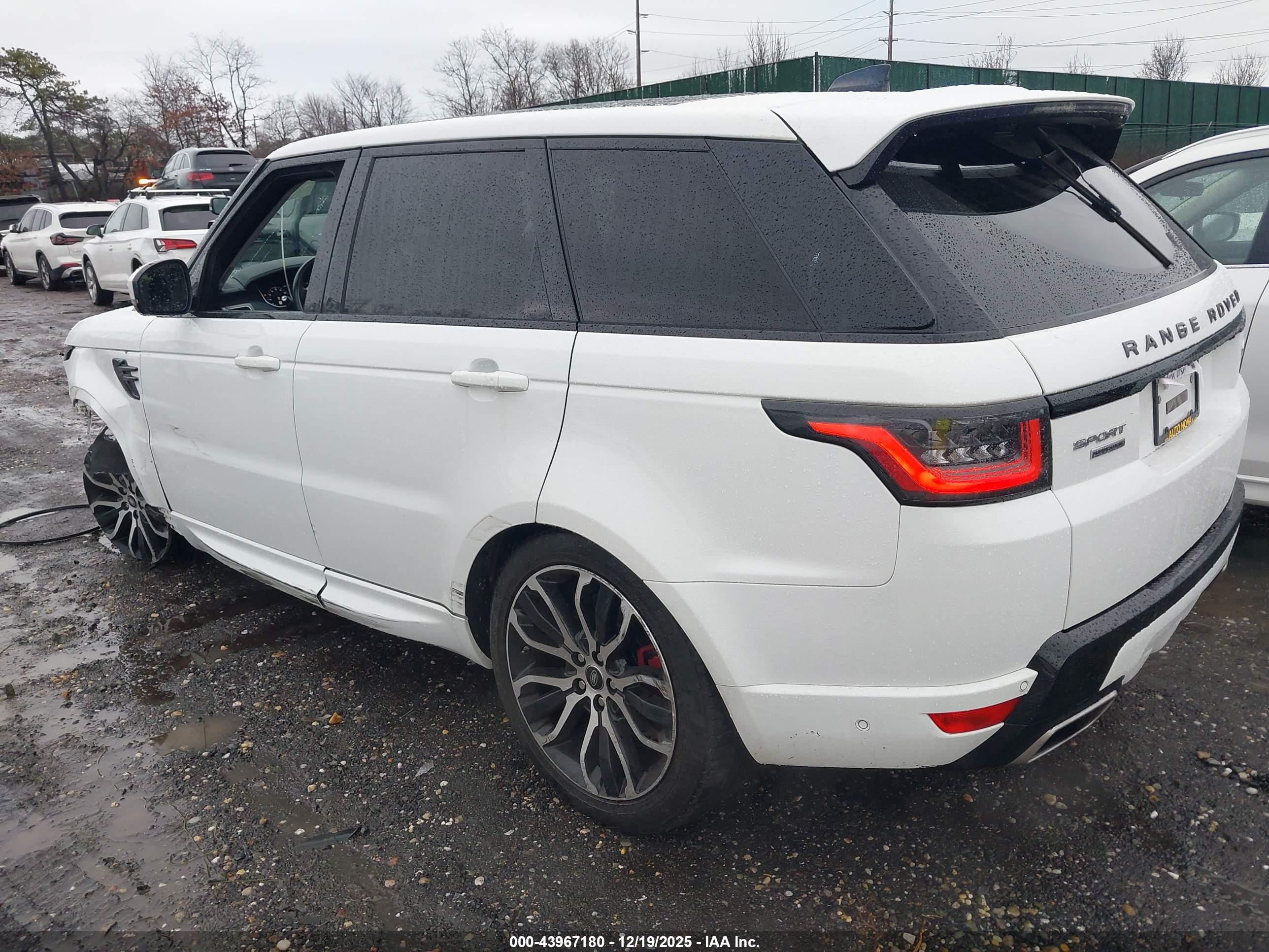 LAND ROVER image 3