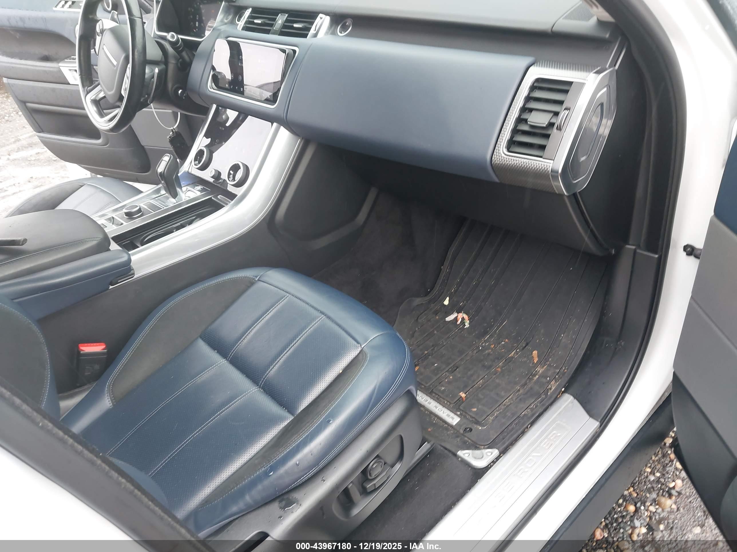 LAND ROVER image 5