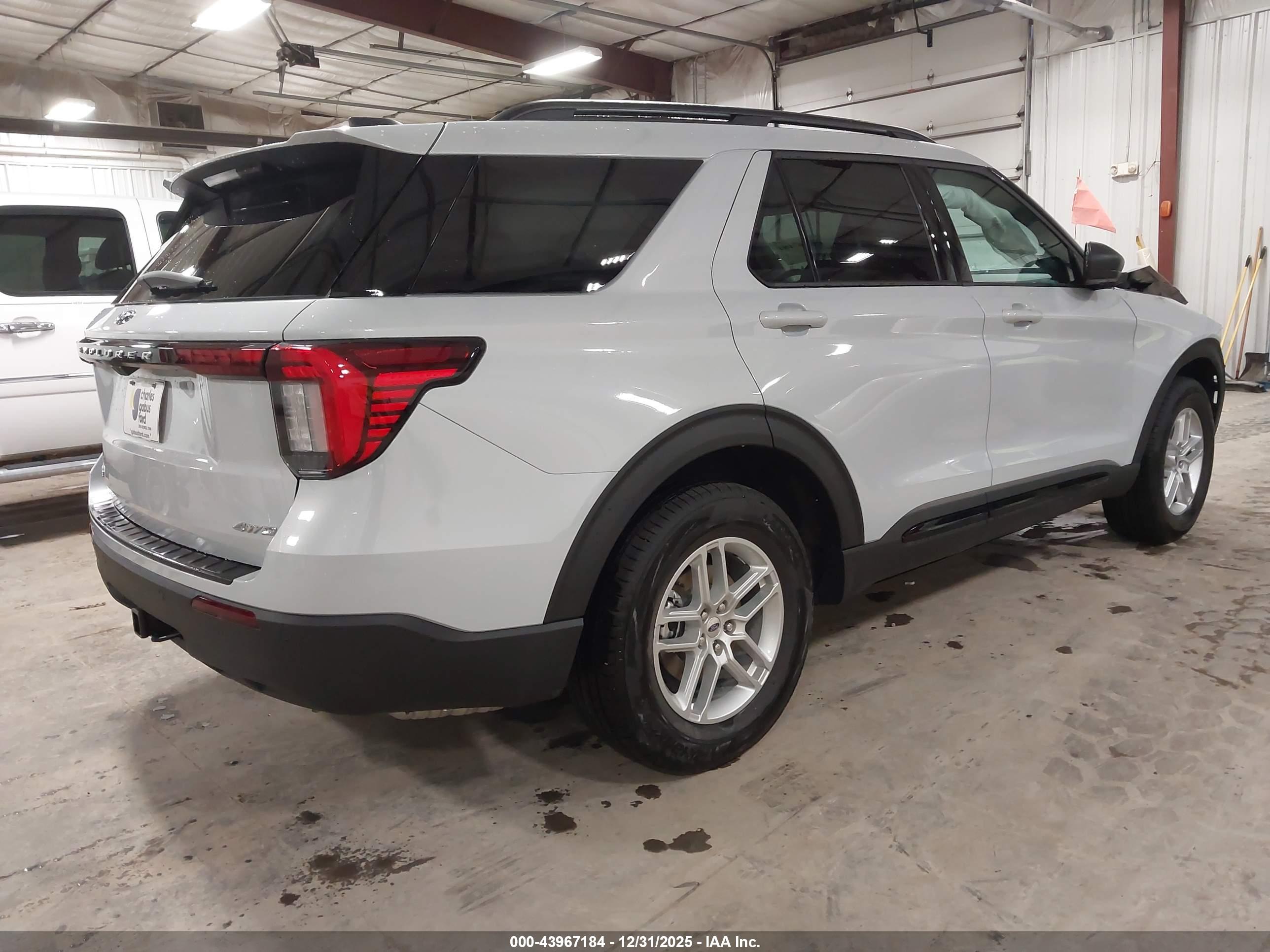 FORD EXPLORER image 4