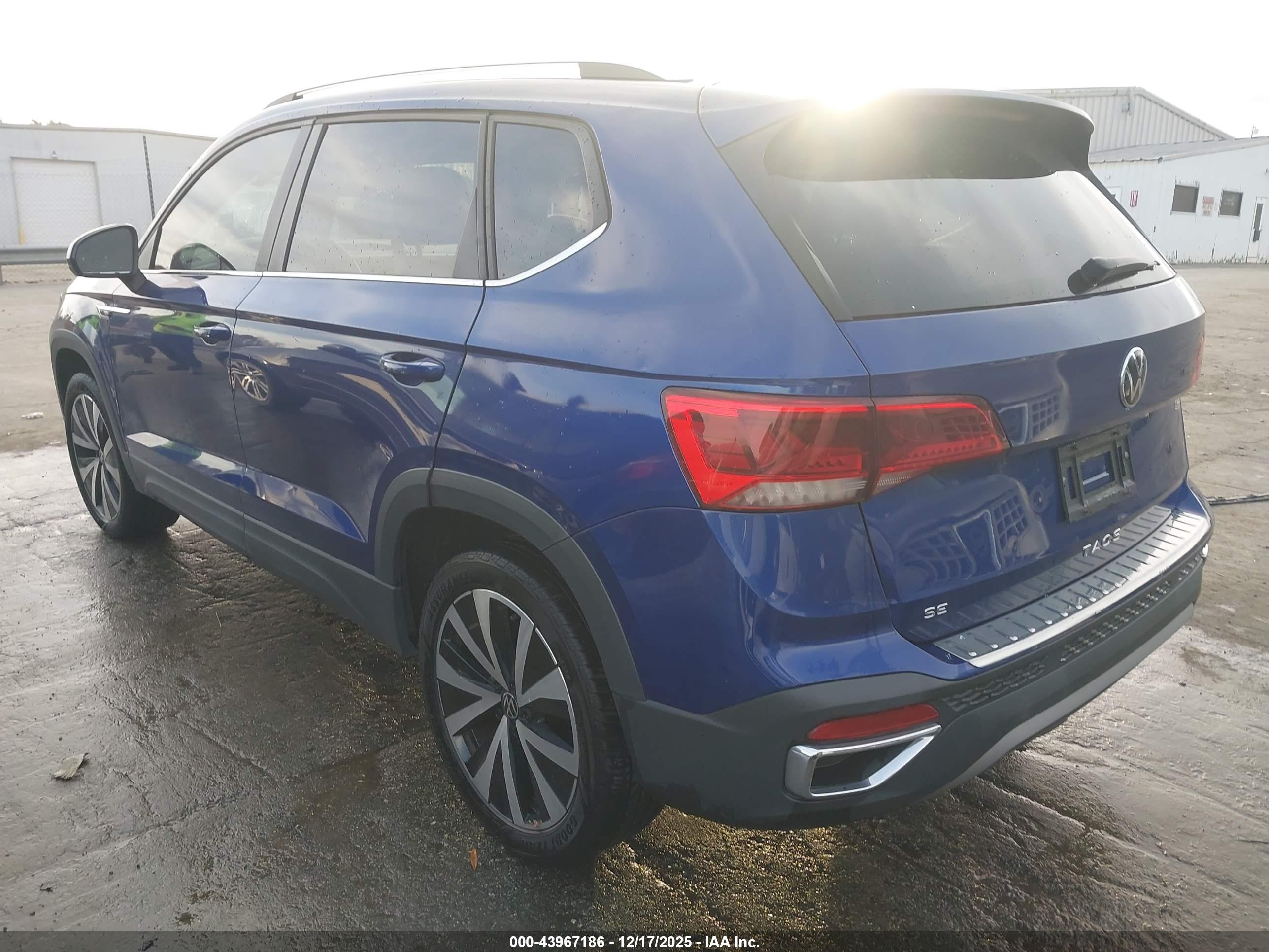 VOLKSWAGEN TAOS image 3