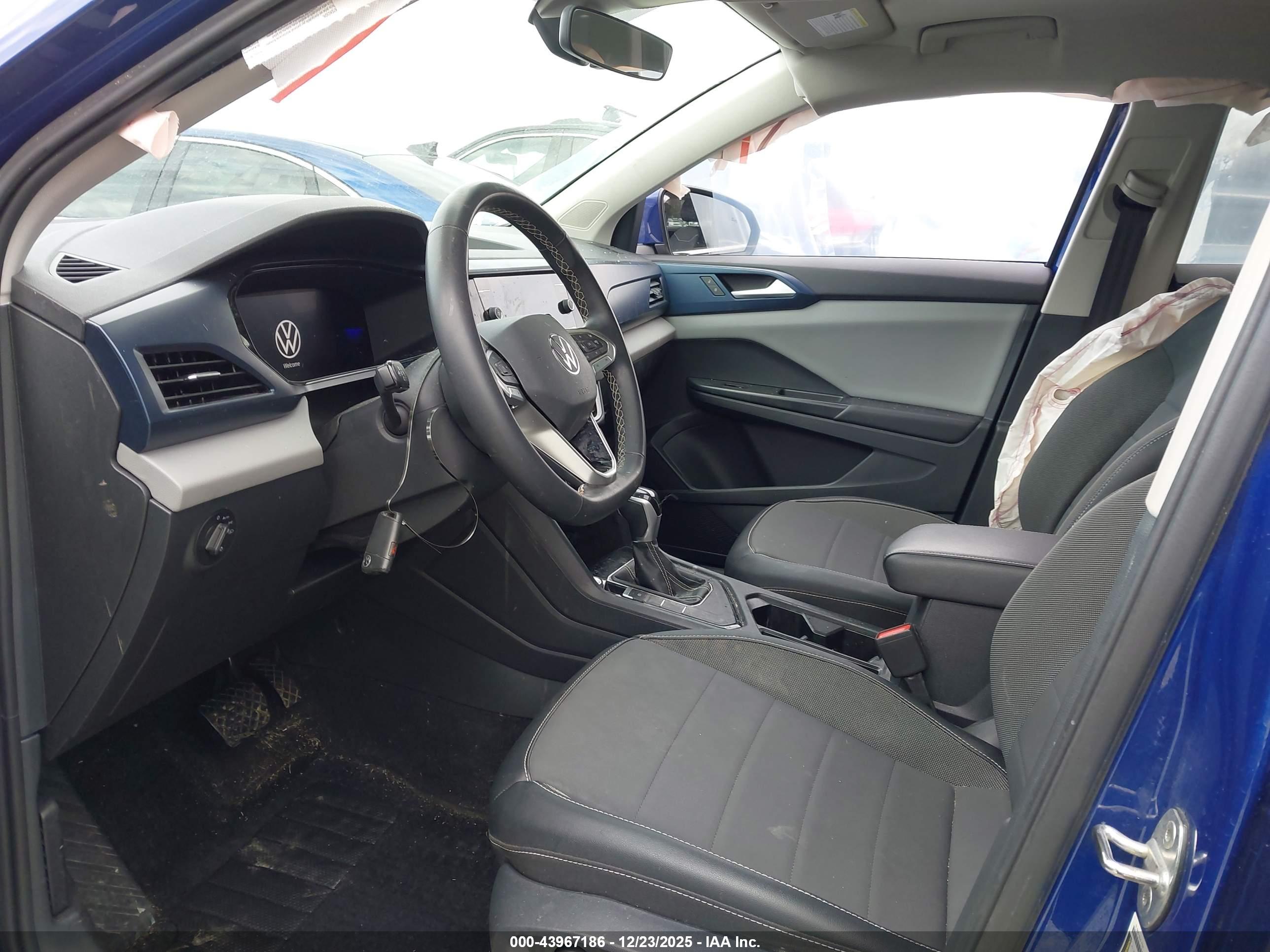 VOLKSWAGEN TAOS image 5