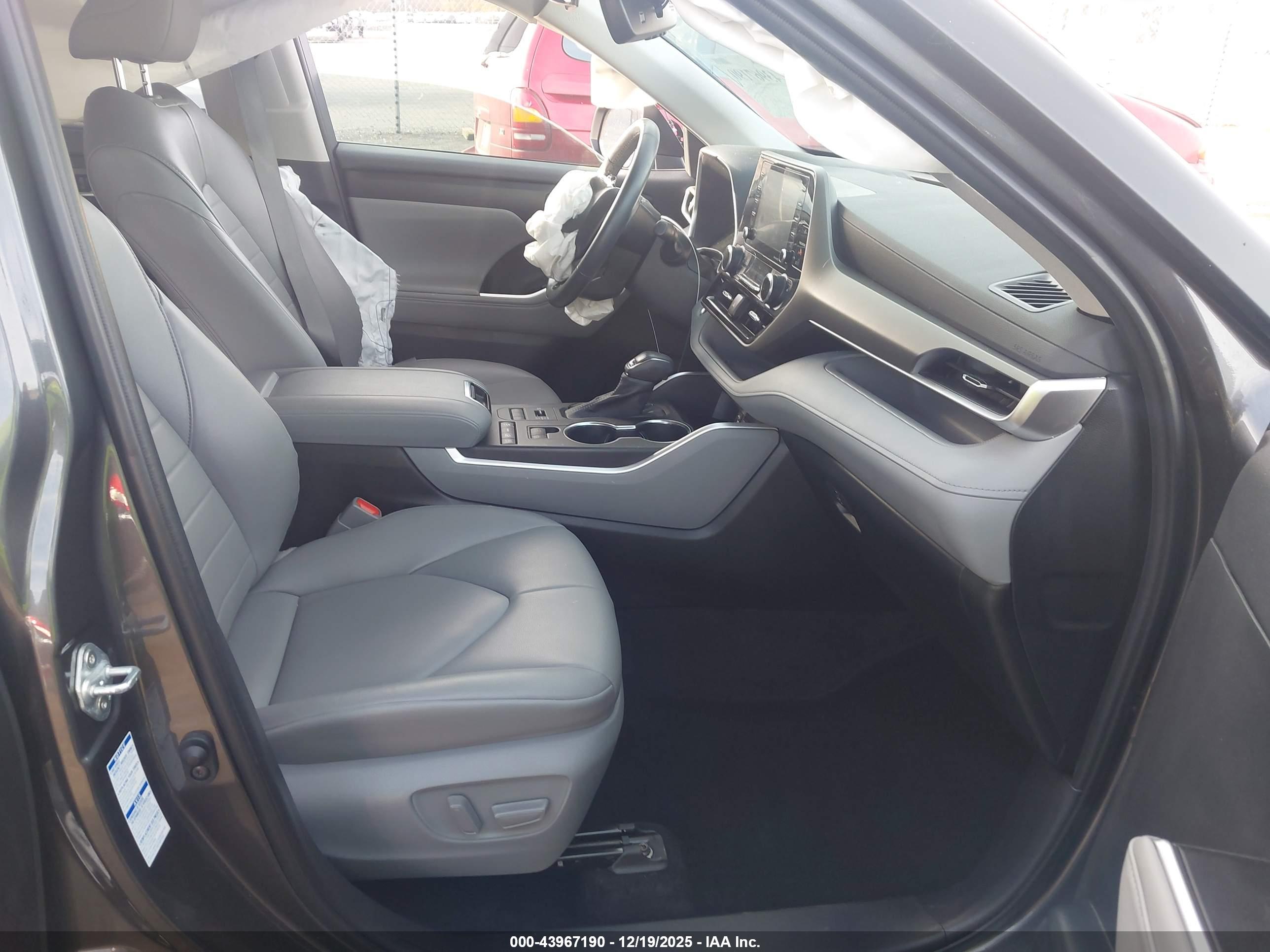 TOYOTA HIGHLANDER image 5