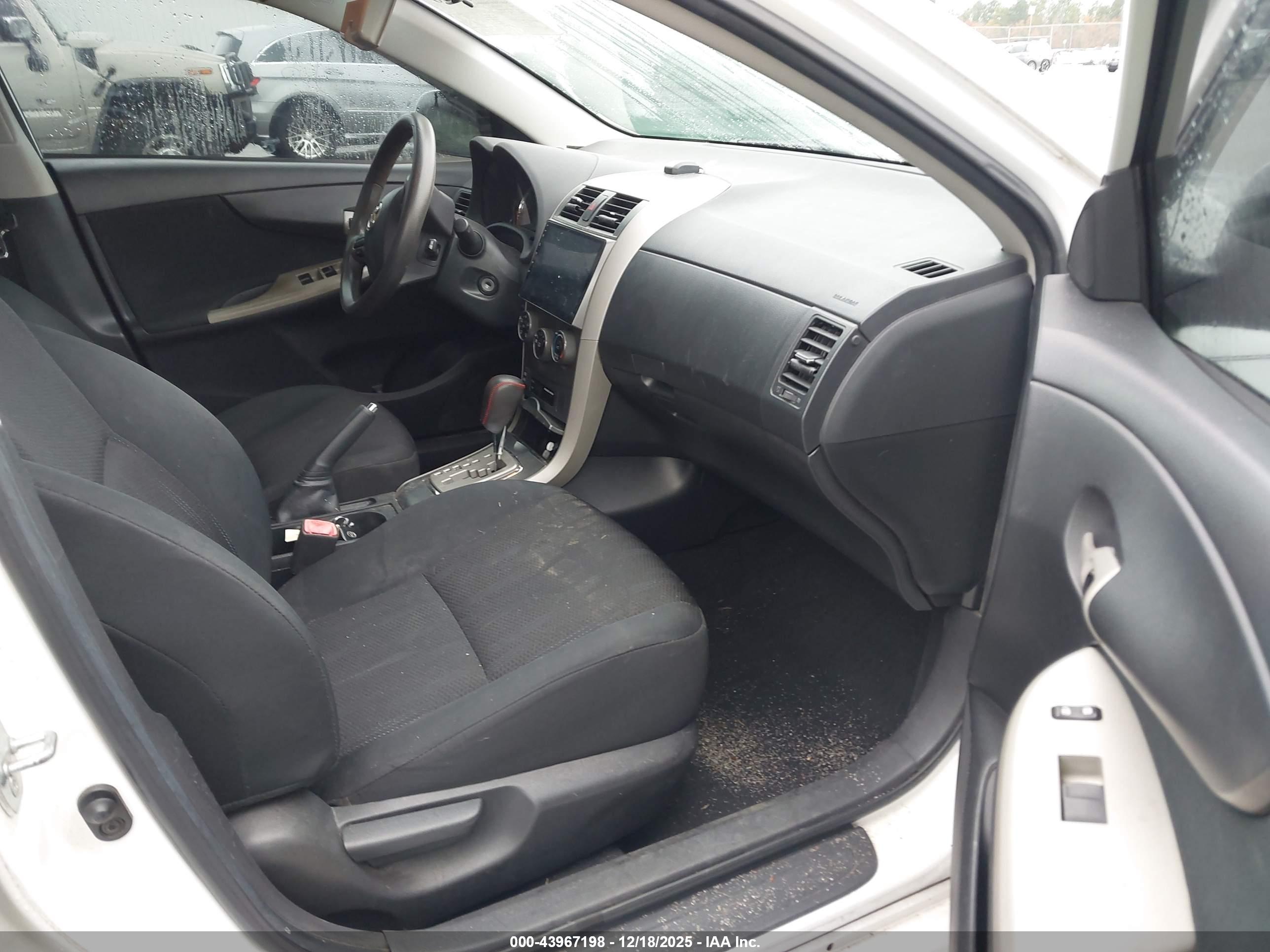 TOYOTA COROLLA image 5