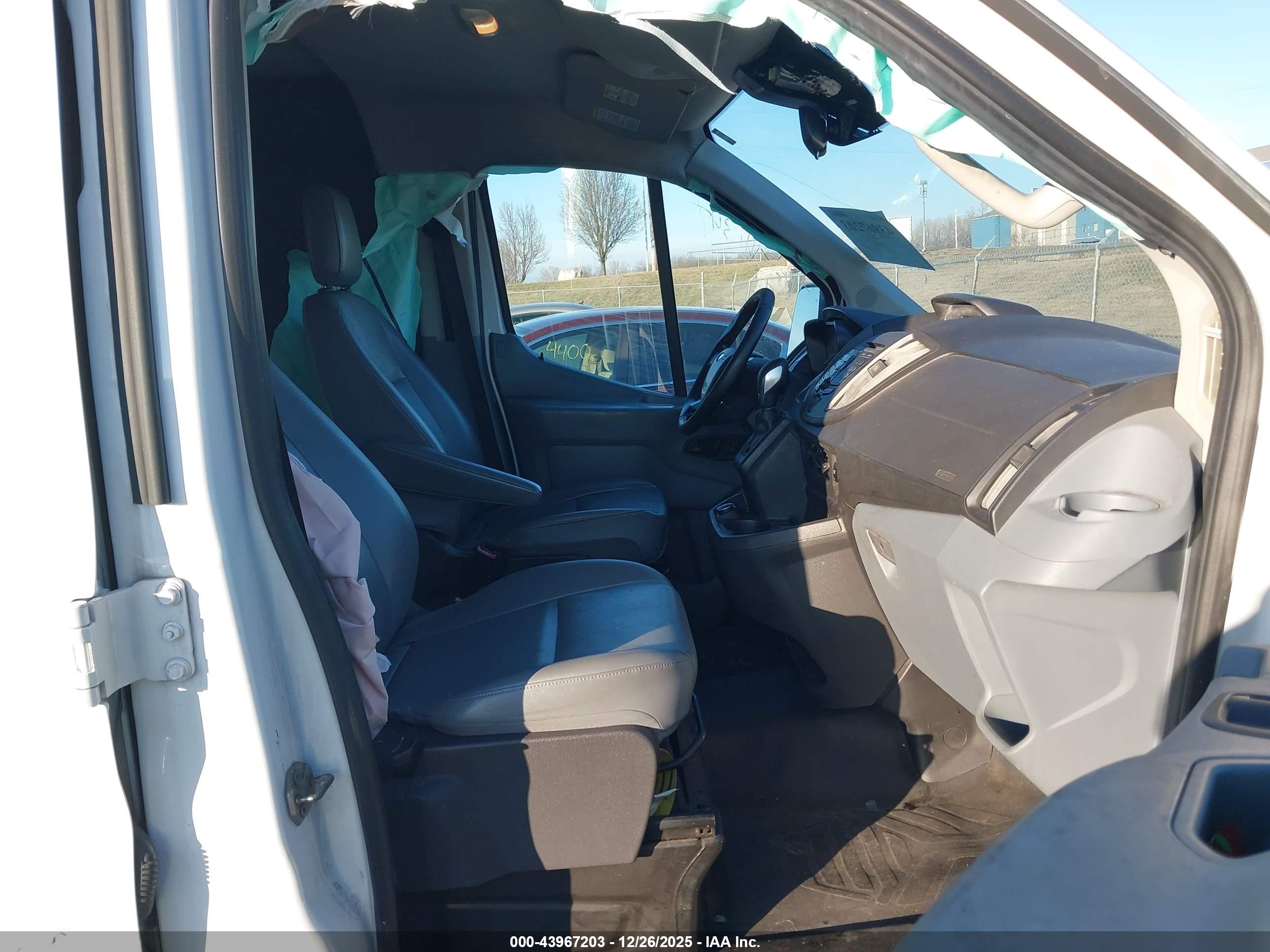 FORD TRANSIT-150 image 5