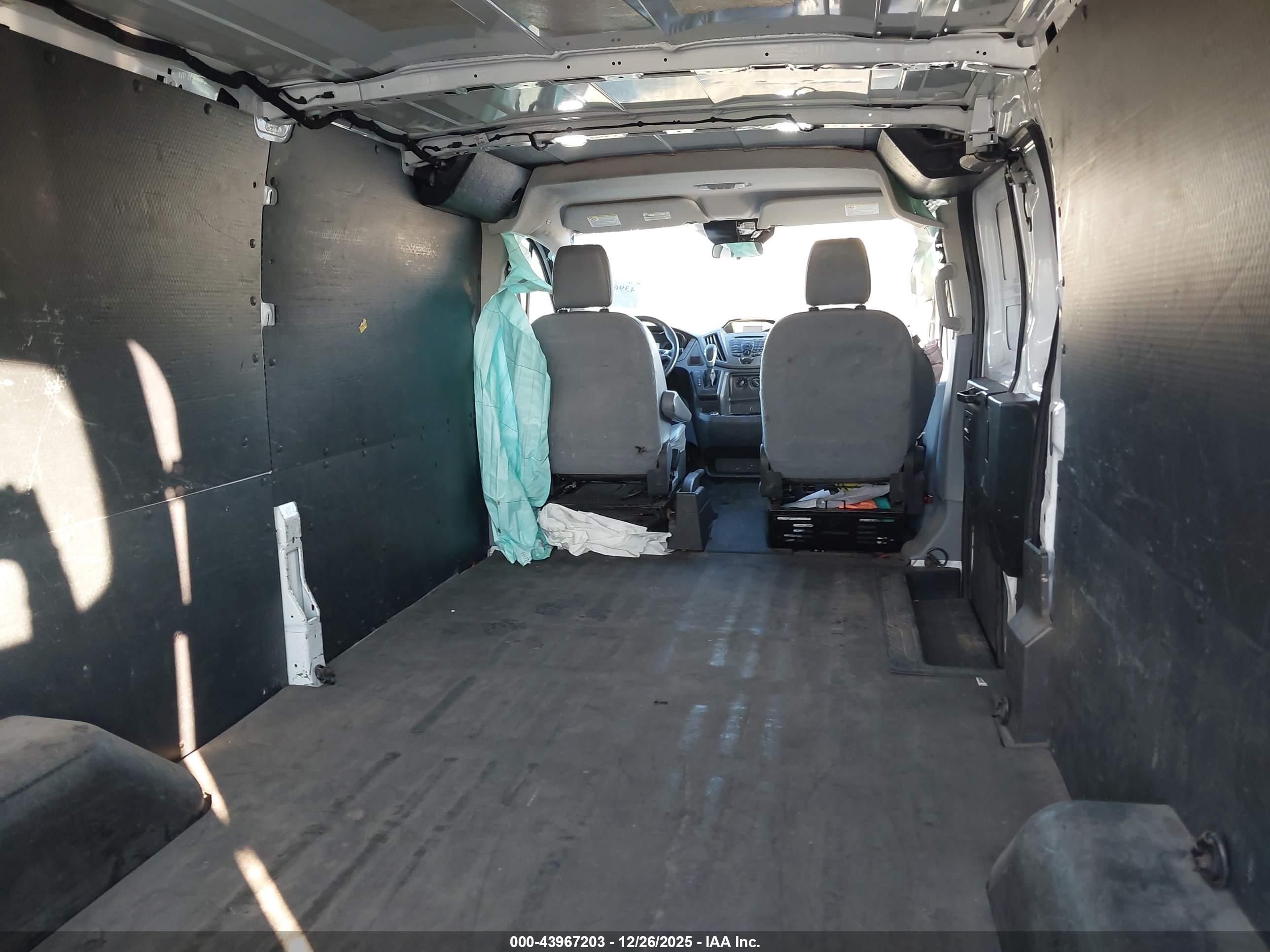 FORD TRANSIT-150 image 8