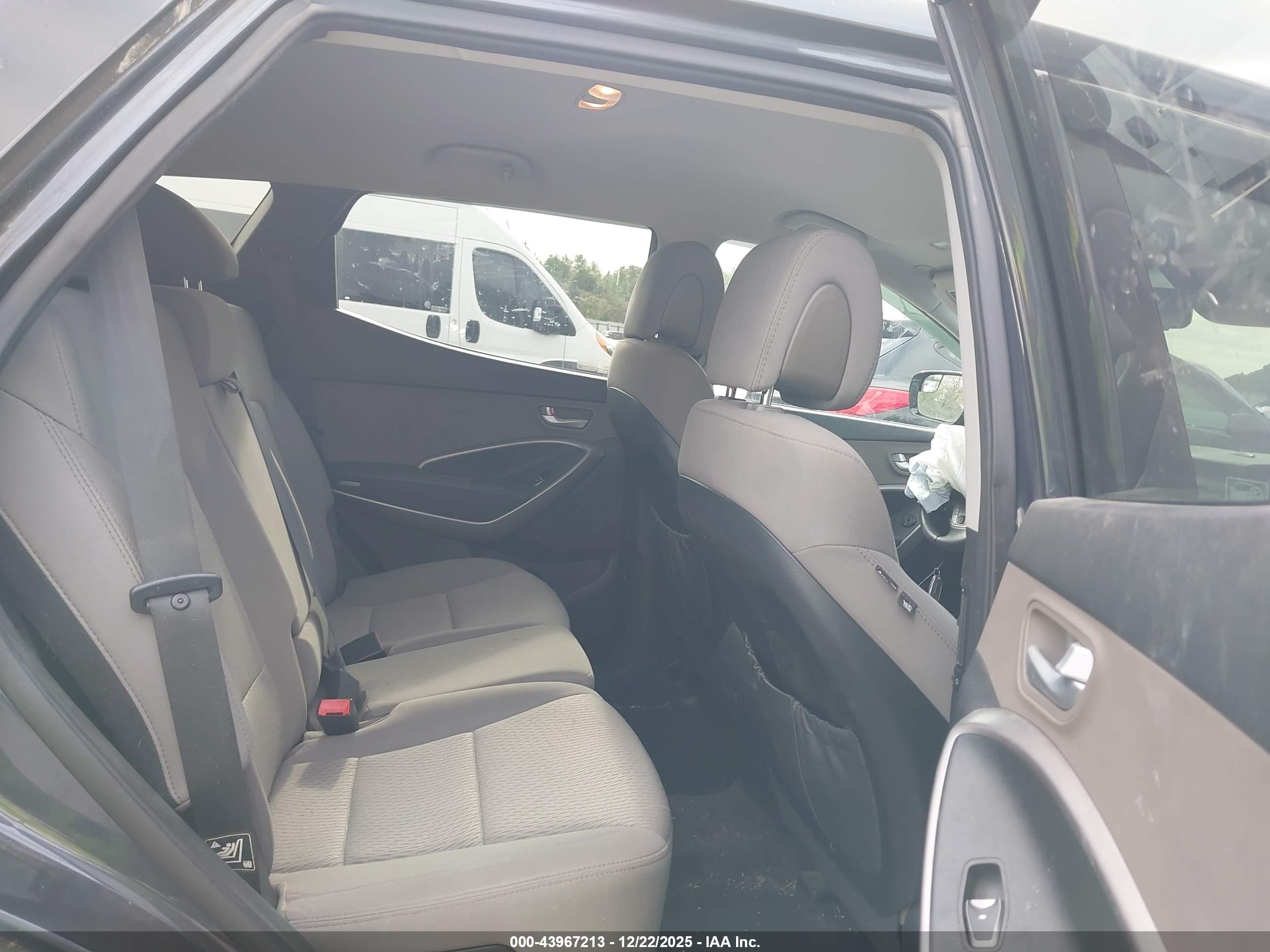 HYUNDAI SANTA image 8