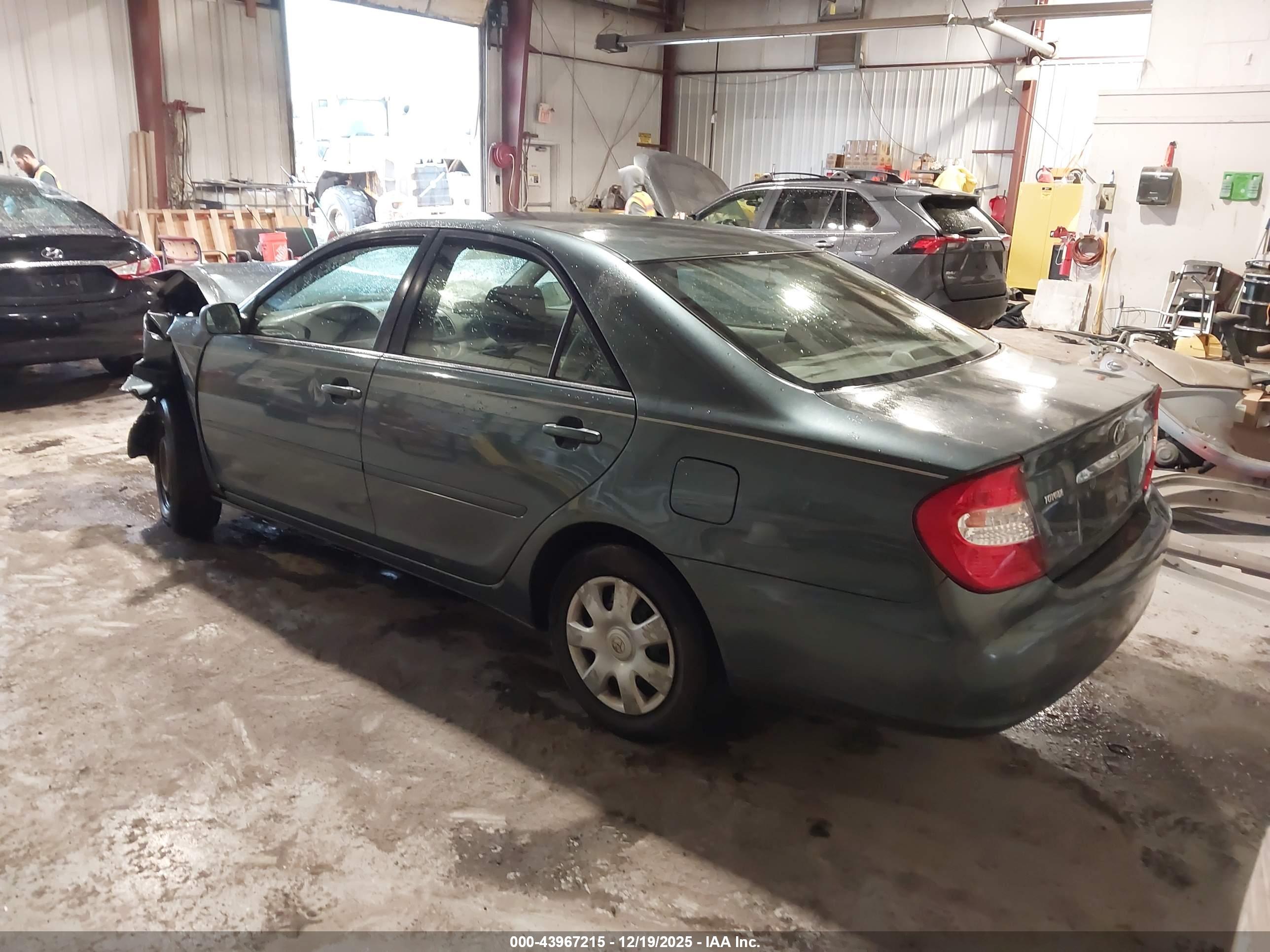 TOYOTA CAMRY image 3