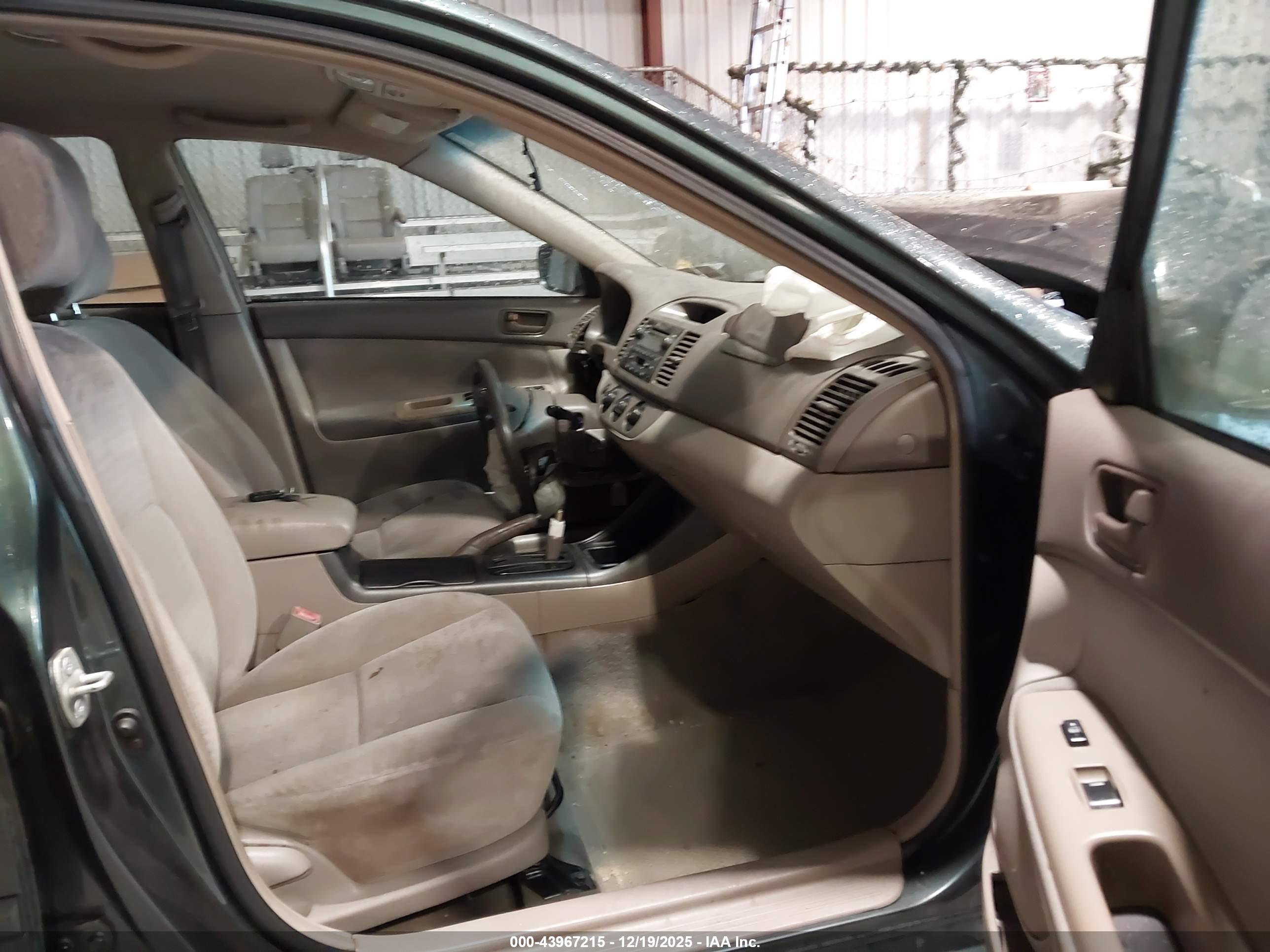 TOYOTA CAMRY image 5