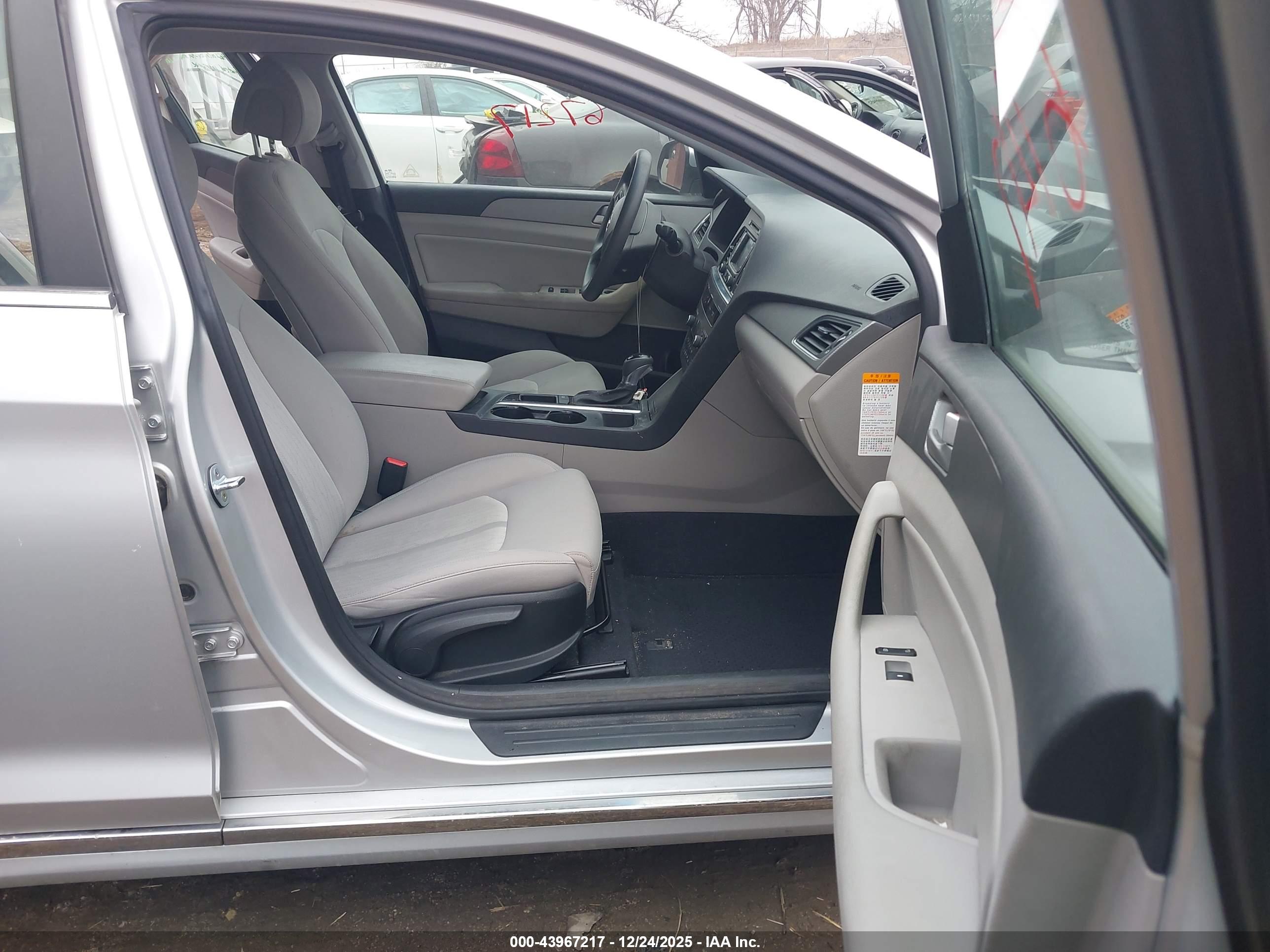 HYUNDAI SONATA image 5