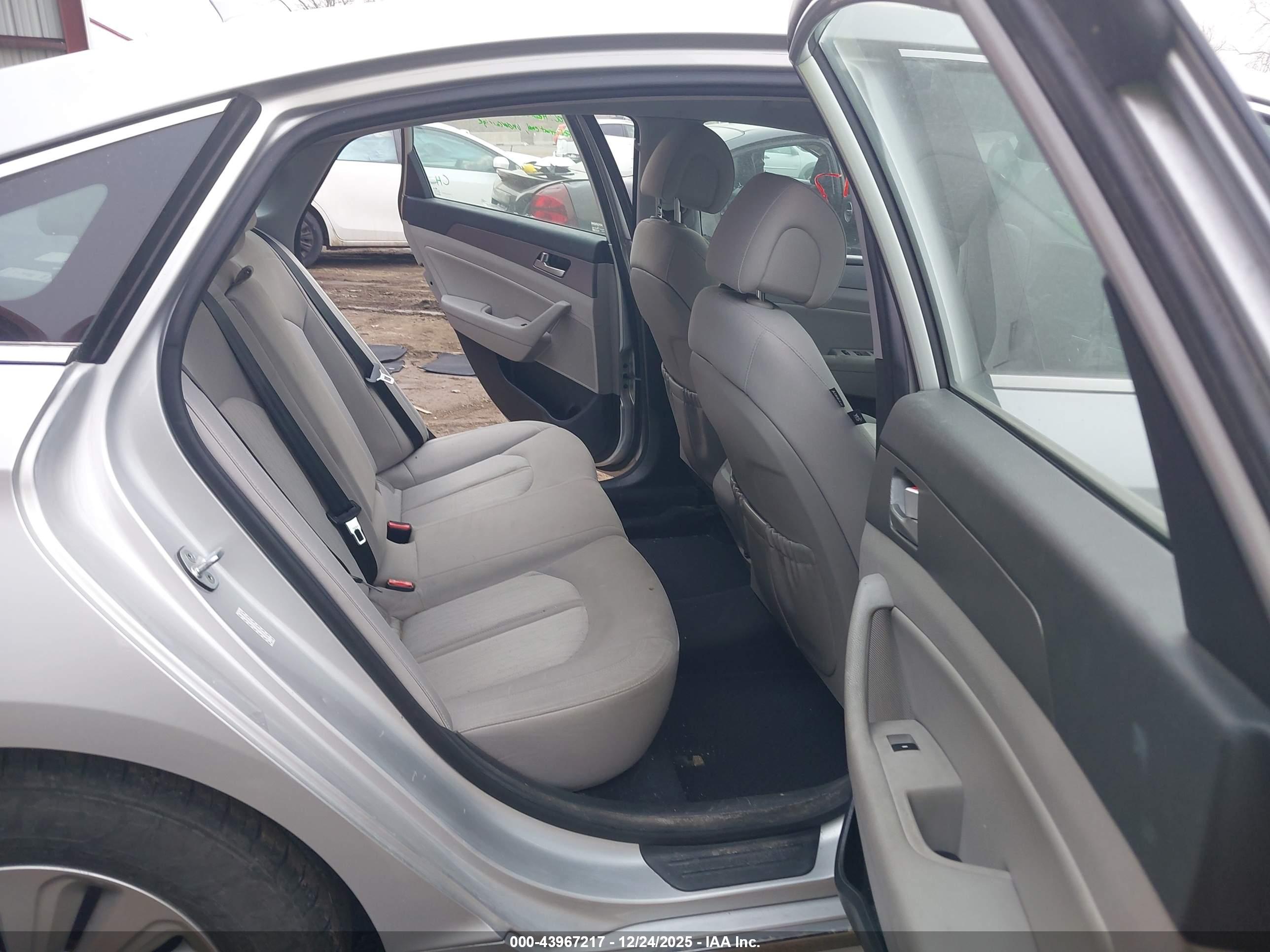 HYUNDAI SONATA image 8