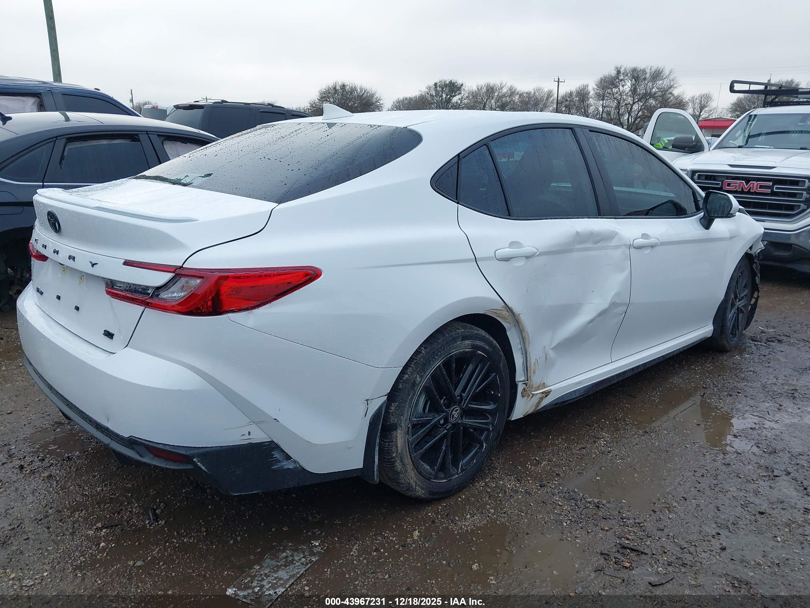 TOYOTA CAMRY image 4